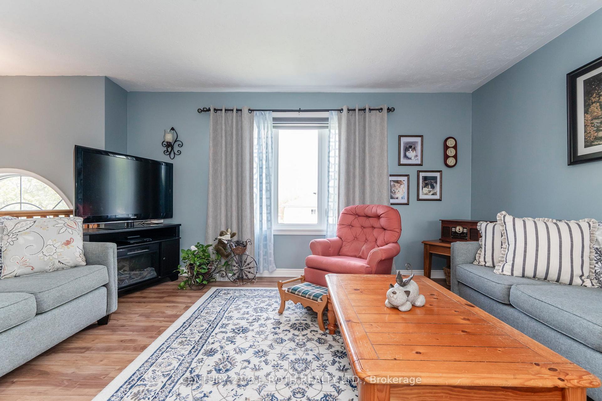 Photo 16 of 628 Wayne Crescent, Midland — HOMEH