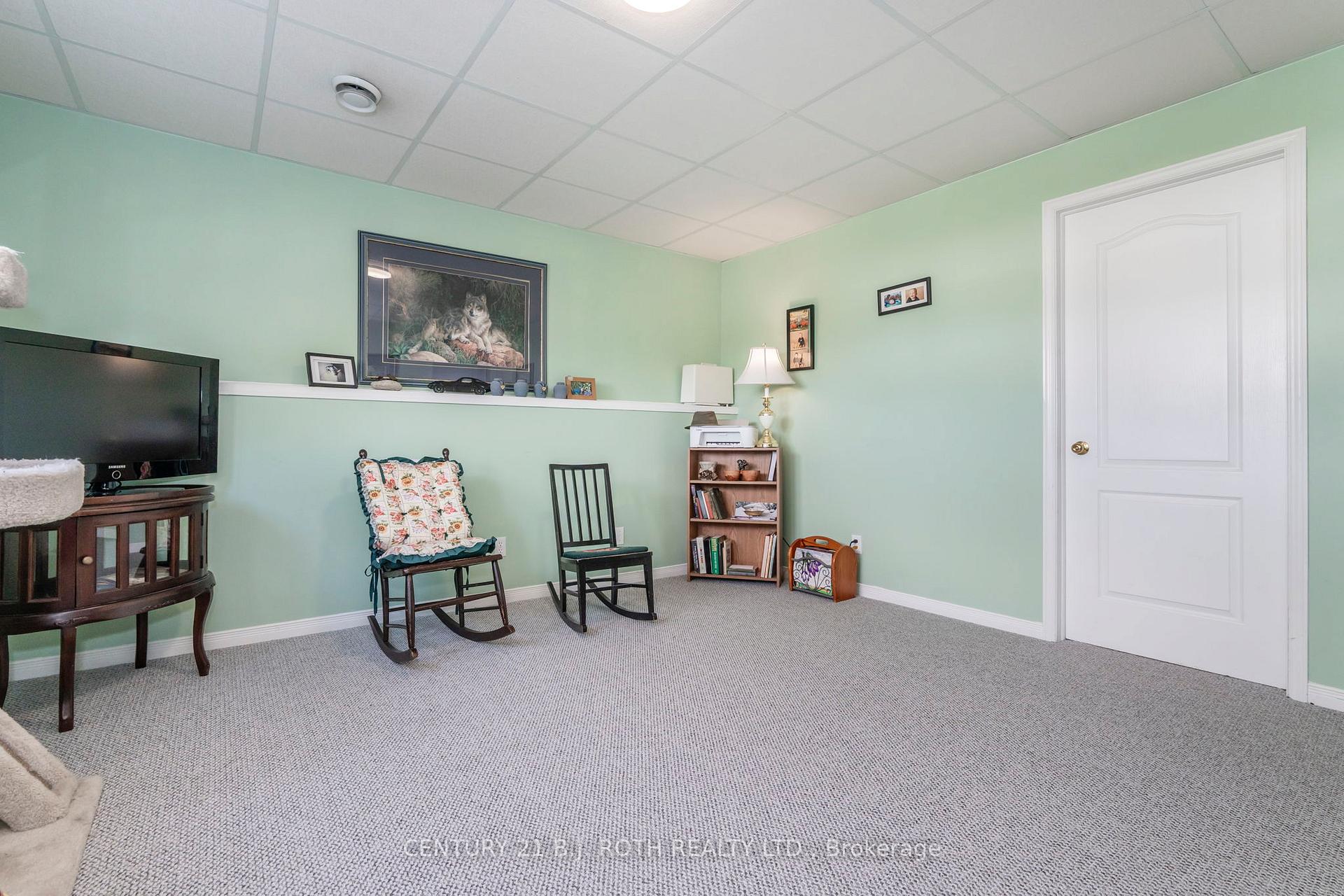 Photo 33 of 628 Wayne Crescent, Midland — HOMEH