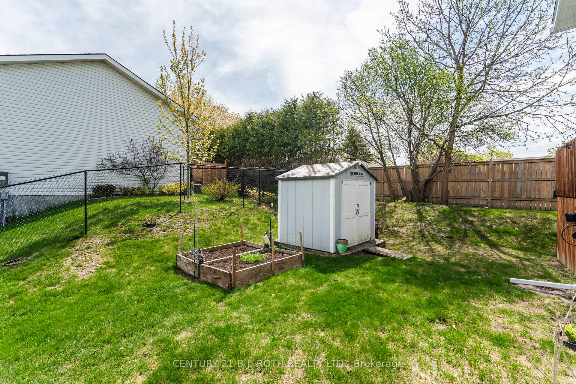 Photo 47 of 628 Wayne Crescent, Midland — HOMEH