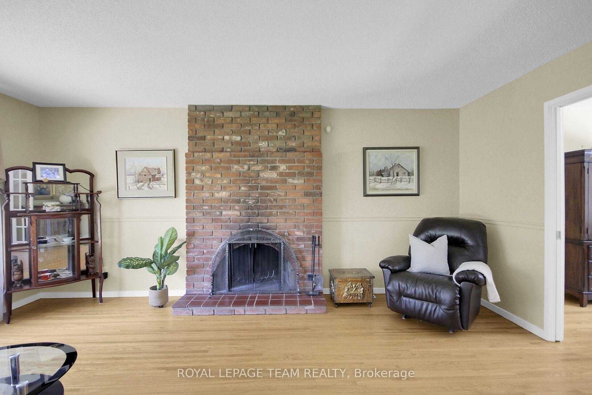 Photo 5 of 27 Sandwell Crescent, Ottawa, Kanata - Beaverbrook — HOMEH