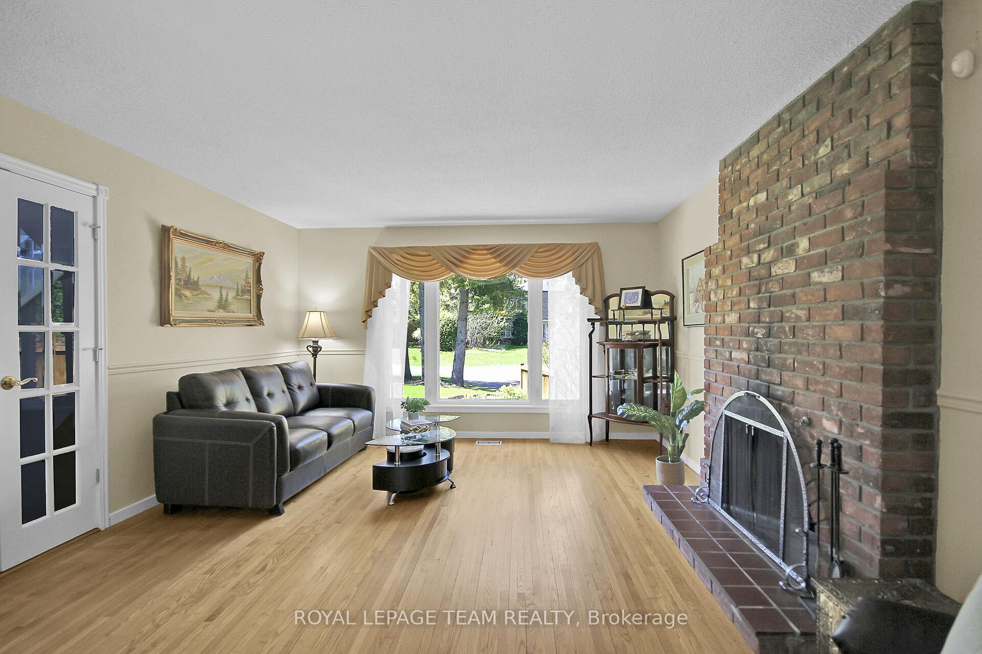 Photo 8 of 27 Sandwell Crescent, Ottawa, Kanata - Beaverbrook — HOMEH