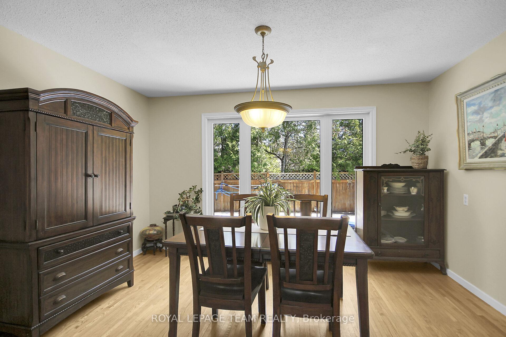 Photo 9 of 27 Sandwell Crescent, Ottawa, Kanata - Beaverbrook — HOMEH