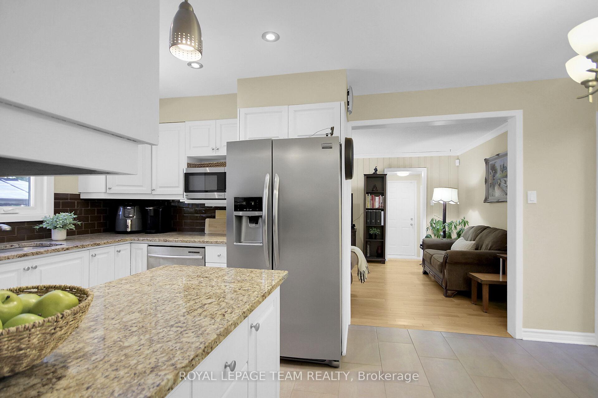 Photo 13 of 27 Sandwell Crescent, Ottawa, Kanata - Beaverbrook — HOMEH