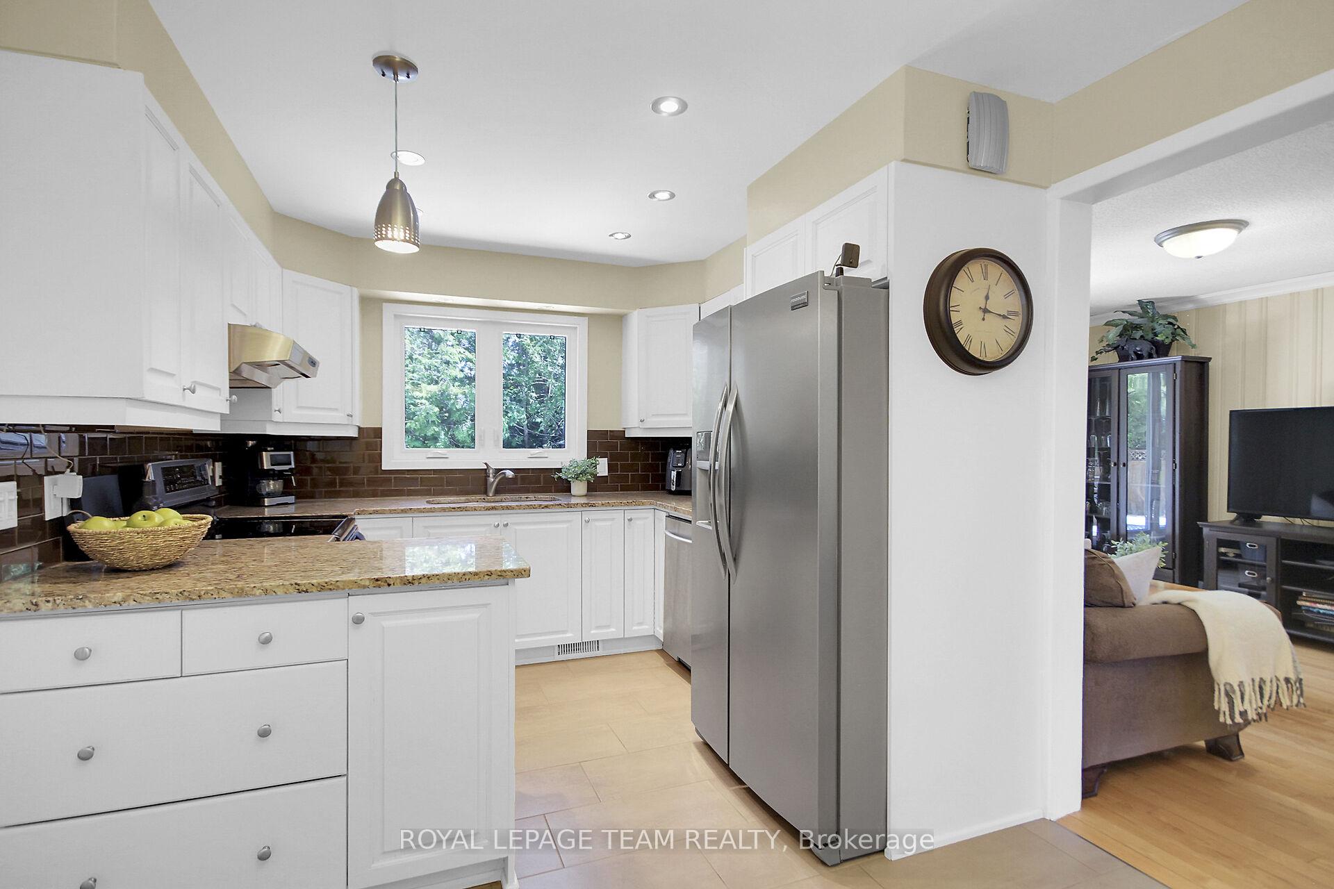 Photo 14 of 27 Sandwell Crescent, Ottawa, Kanata - Beaverbrook — HOMEH