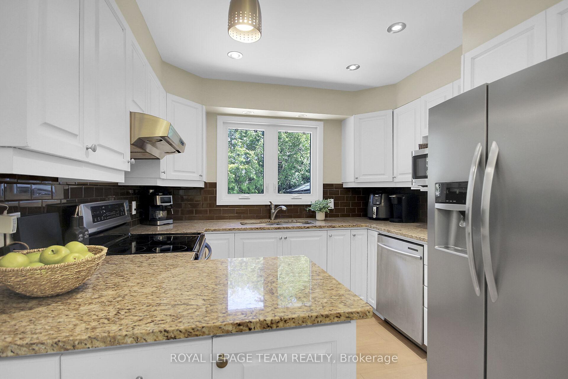 Photo 15 of 27 Sandwell Crescent, Ottawa, Kanata - Beaverbrook — HOMEH
