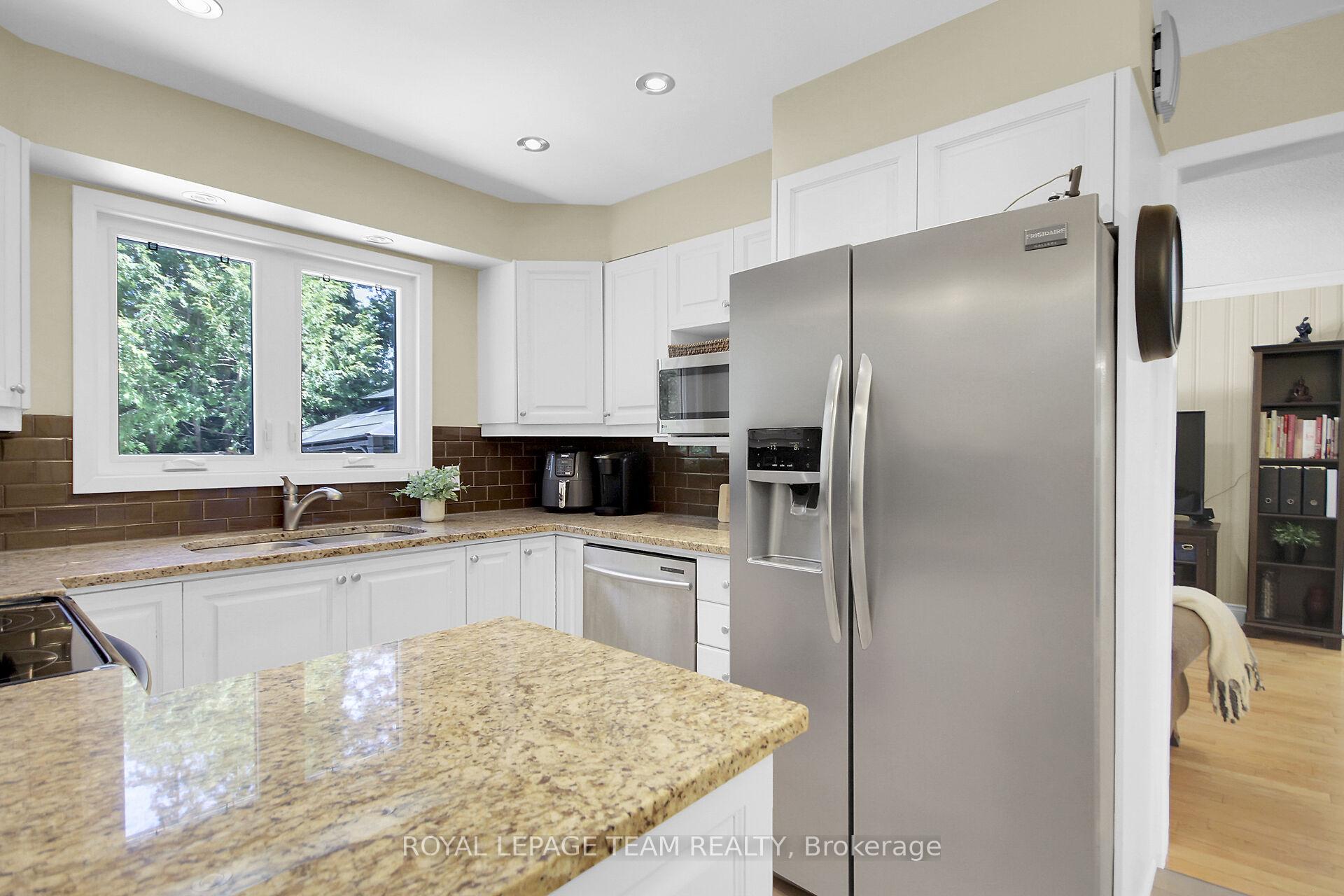 Photo 16 of 27 Sandwell Crescent, Ottawa, Kanata - Beaverbrook — HOMEH