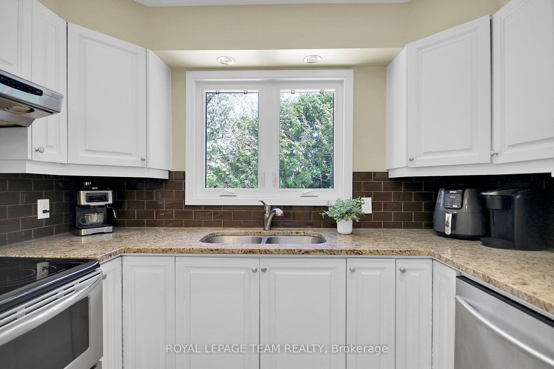 Photo 17 of 27 Sandwell Crescent, Ottawa, Kanata - Beaverbrook — HOMEH