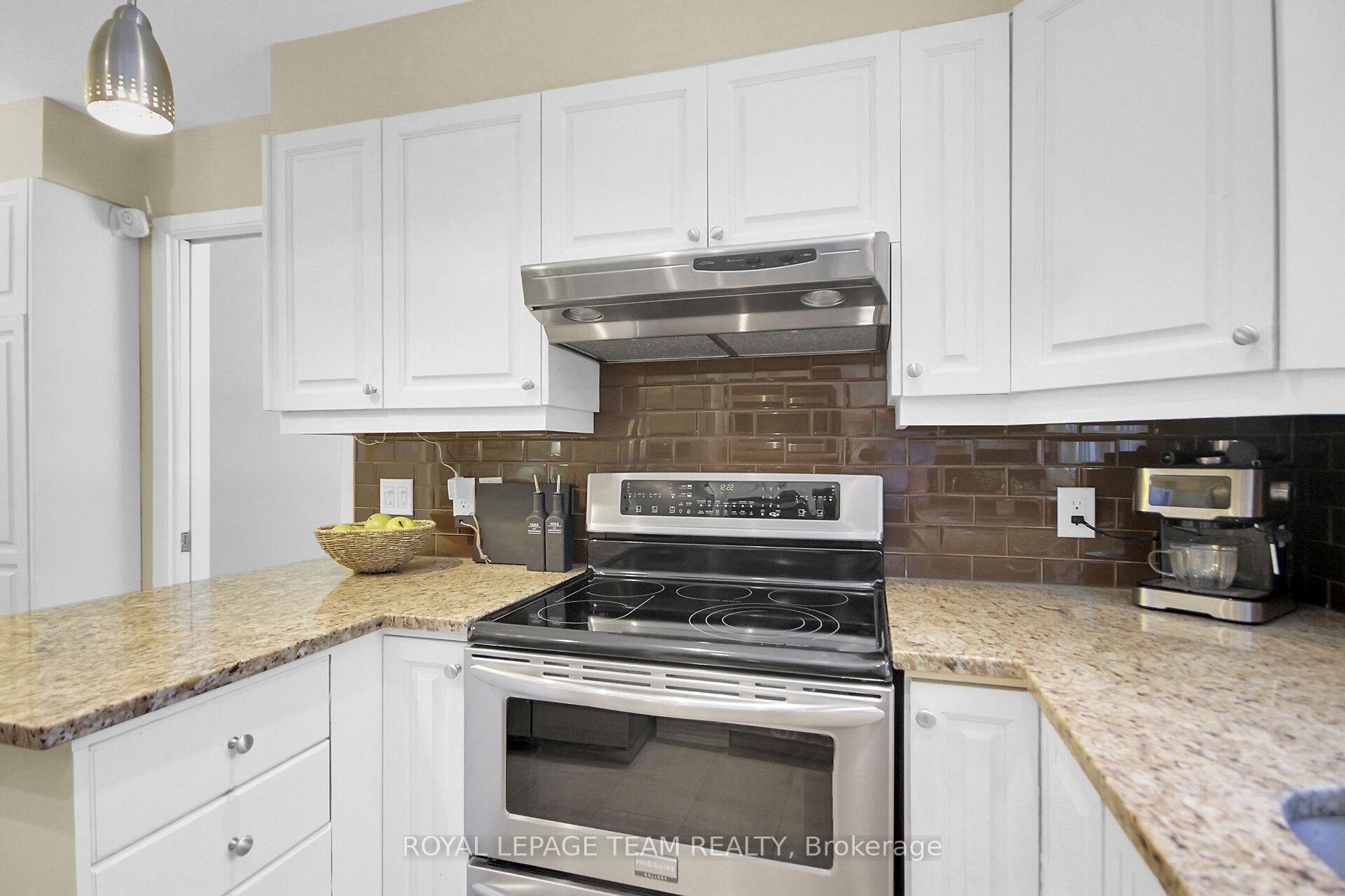 Photo 18 of 27 Sandwell Crescent, Ottawa, Kanata - Beaverbrook — HOMEH