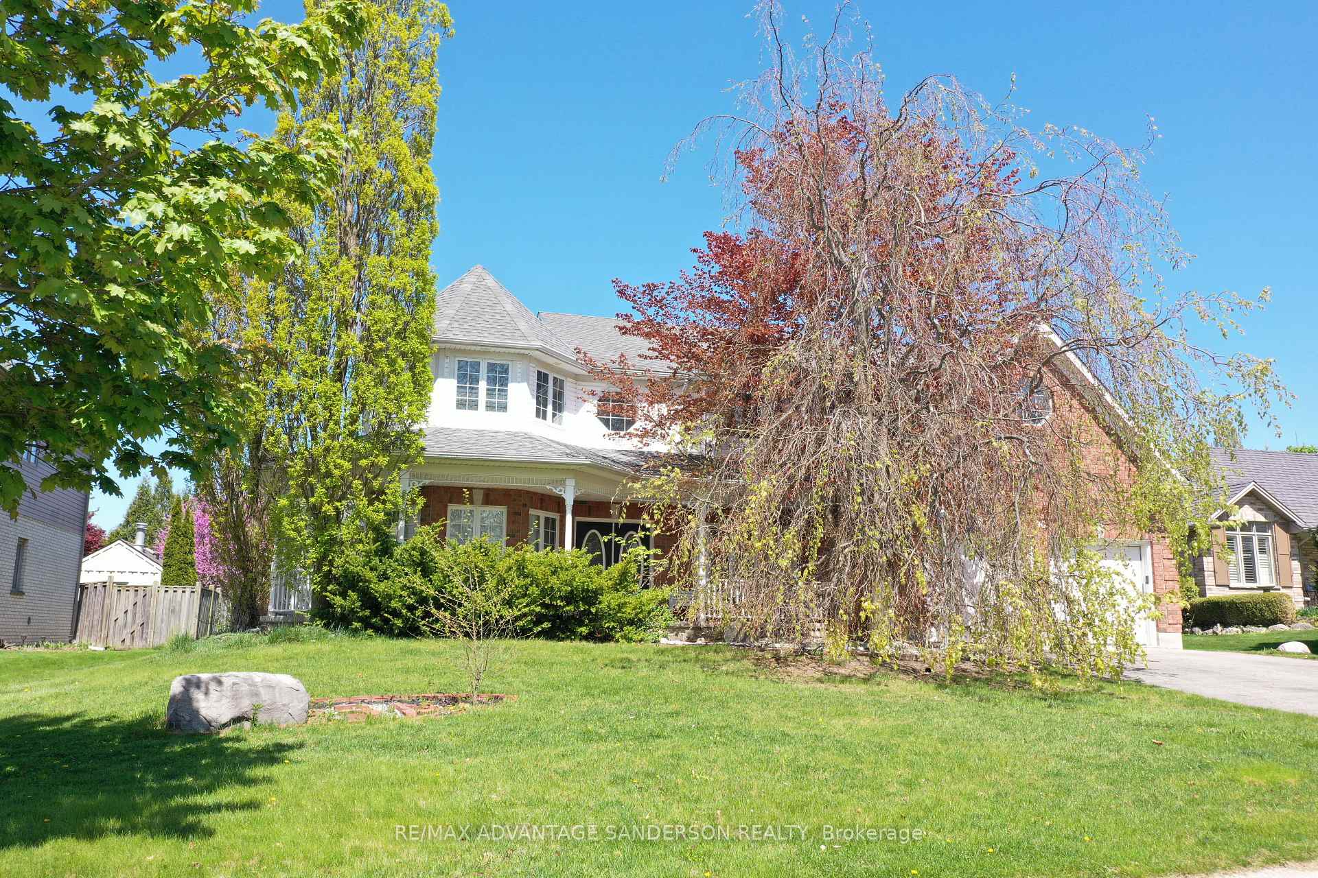 Photo 3 of 30 Birchcrest Drive, Middlesex Centre, Kilworth — HOMEH