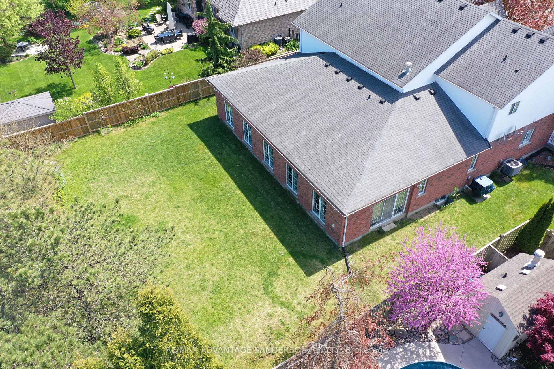 Photo 6 of 30 Birchcrest Drive, Middlesex Centre, Kilworth — HOMEH