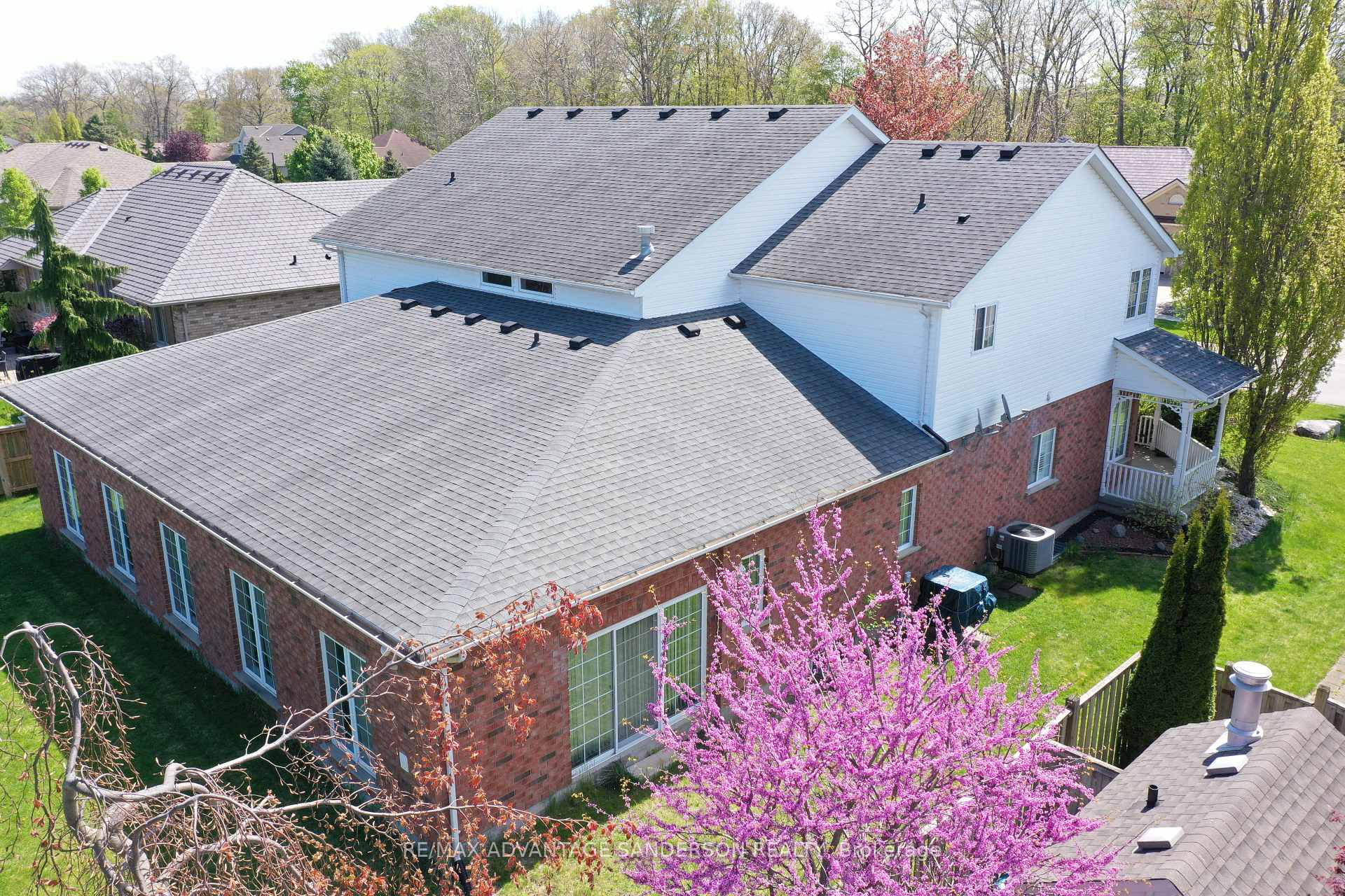 Photo 7 of 30 Birchcrest Drive, Middlesex Centre, Kilworth — HOMEH