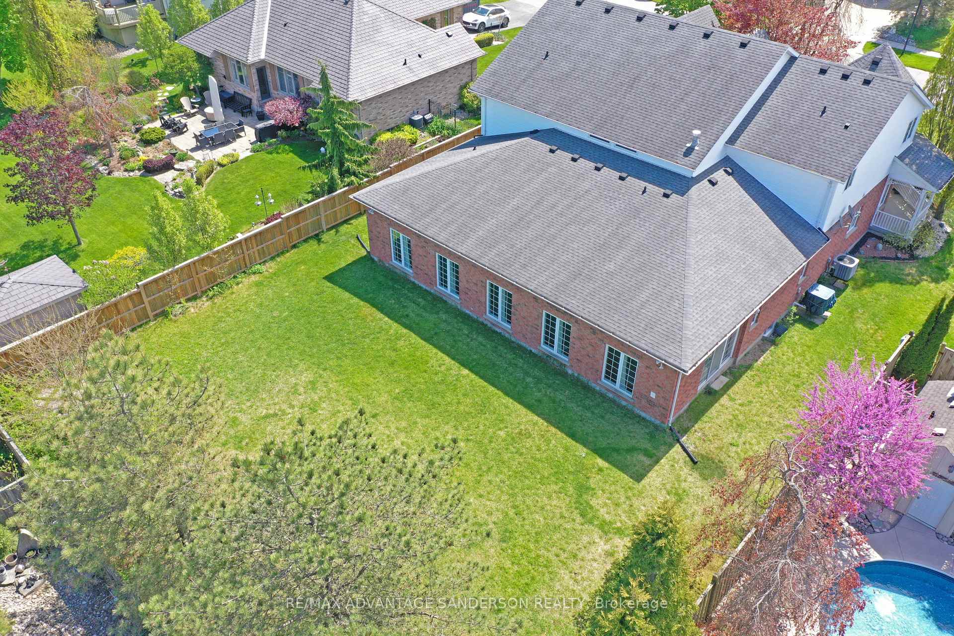Photo 8 of 30 Birchcrest Drive, Middlesex Centre, Kilworth — HOMEH