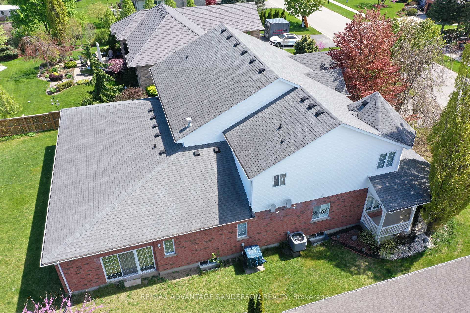 Photo 9 of 30 Birchcrest Drive, Middlesex Centre, Kilworth — HOMEH