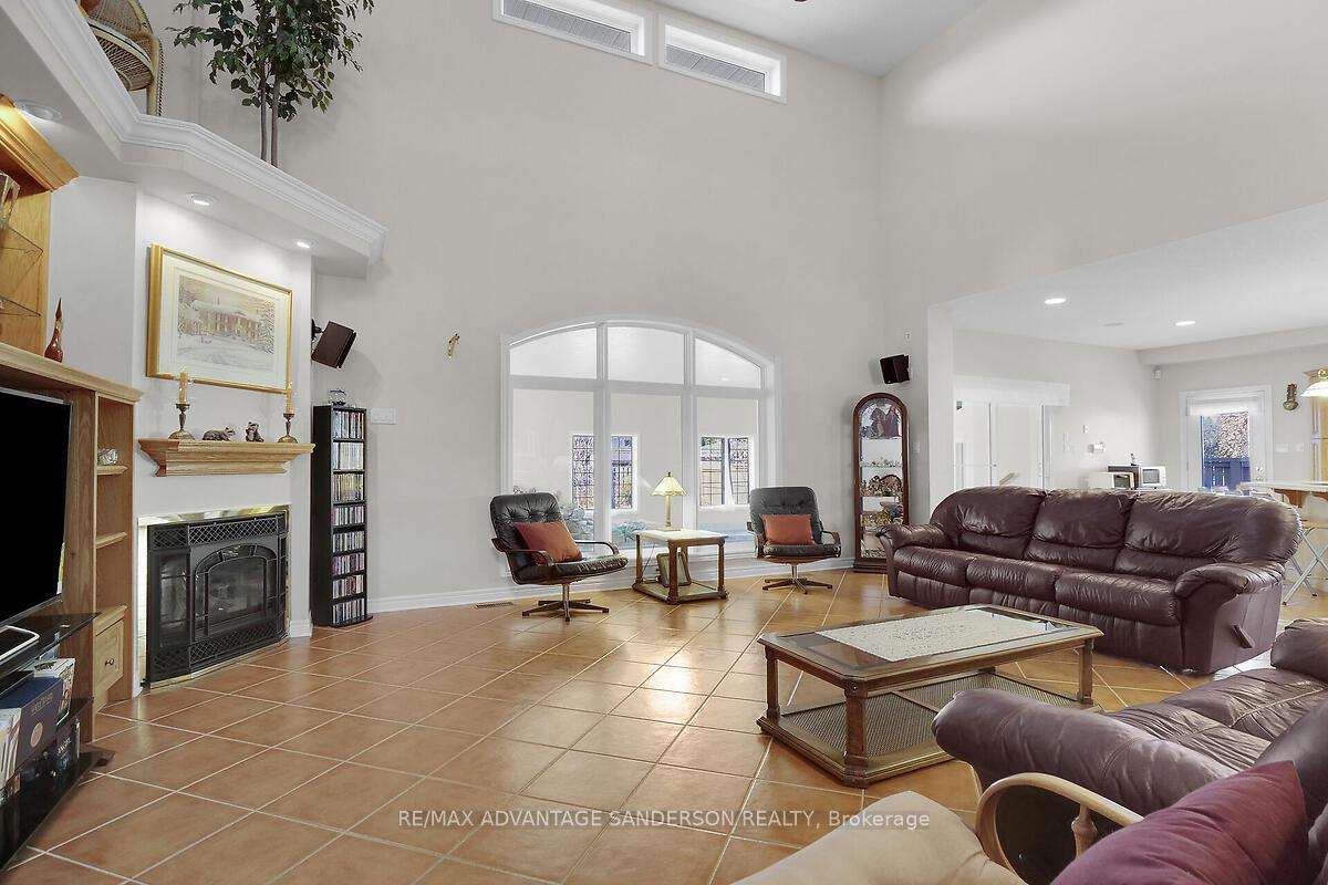 Photo 17 of 30 Birchcrest Drive, Middlesex Centre, Kilworth — HOMEH