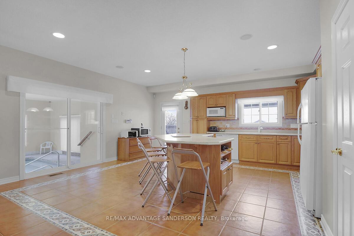 Photo 20 of 30 Birchcrest Drive, Middlesex Centre, Kilworth — HOMEH