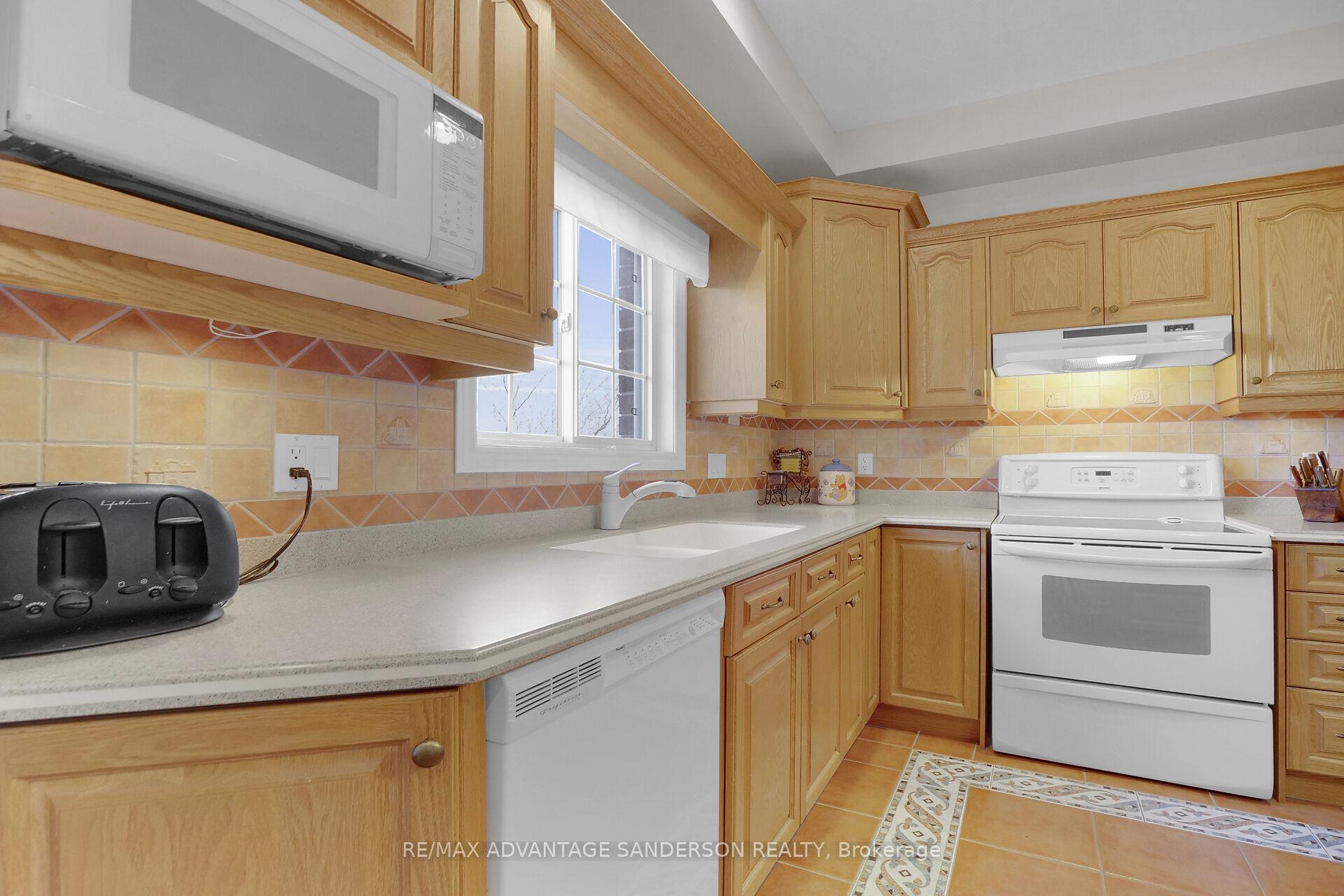 Photo 21 of 30 Birchcrest Drive, Middlesex Centre, Kilworth — HOMEH