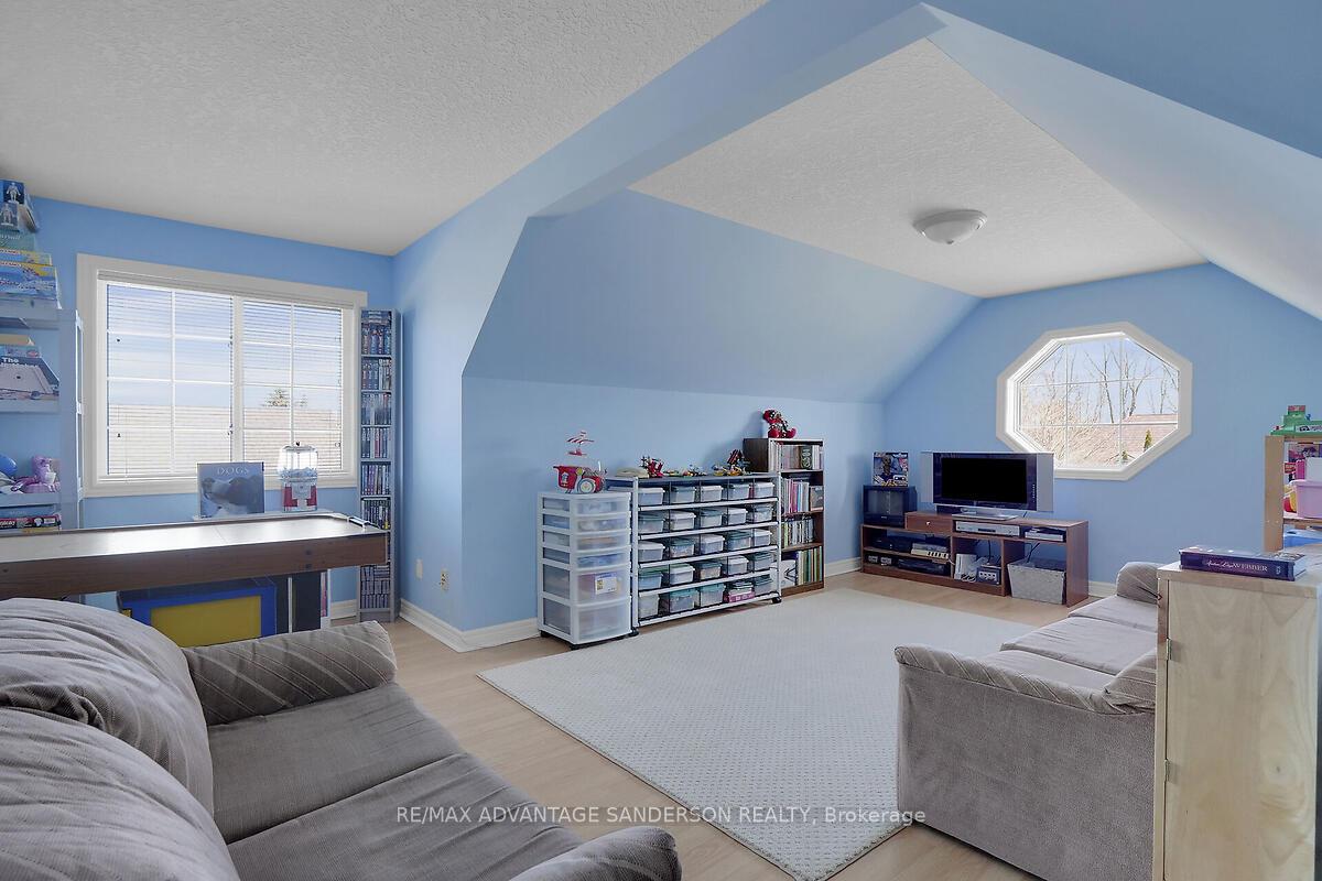 Photo 33 of 30 Birchcrest Drive, Middlesex Centre, Kilworth — HOMEH