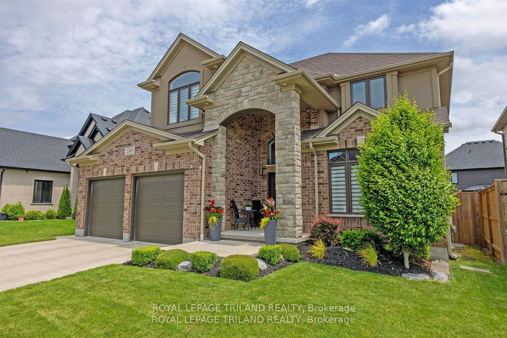 Front of 2349 Dauncey Crescent