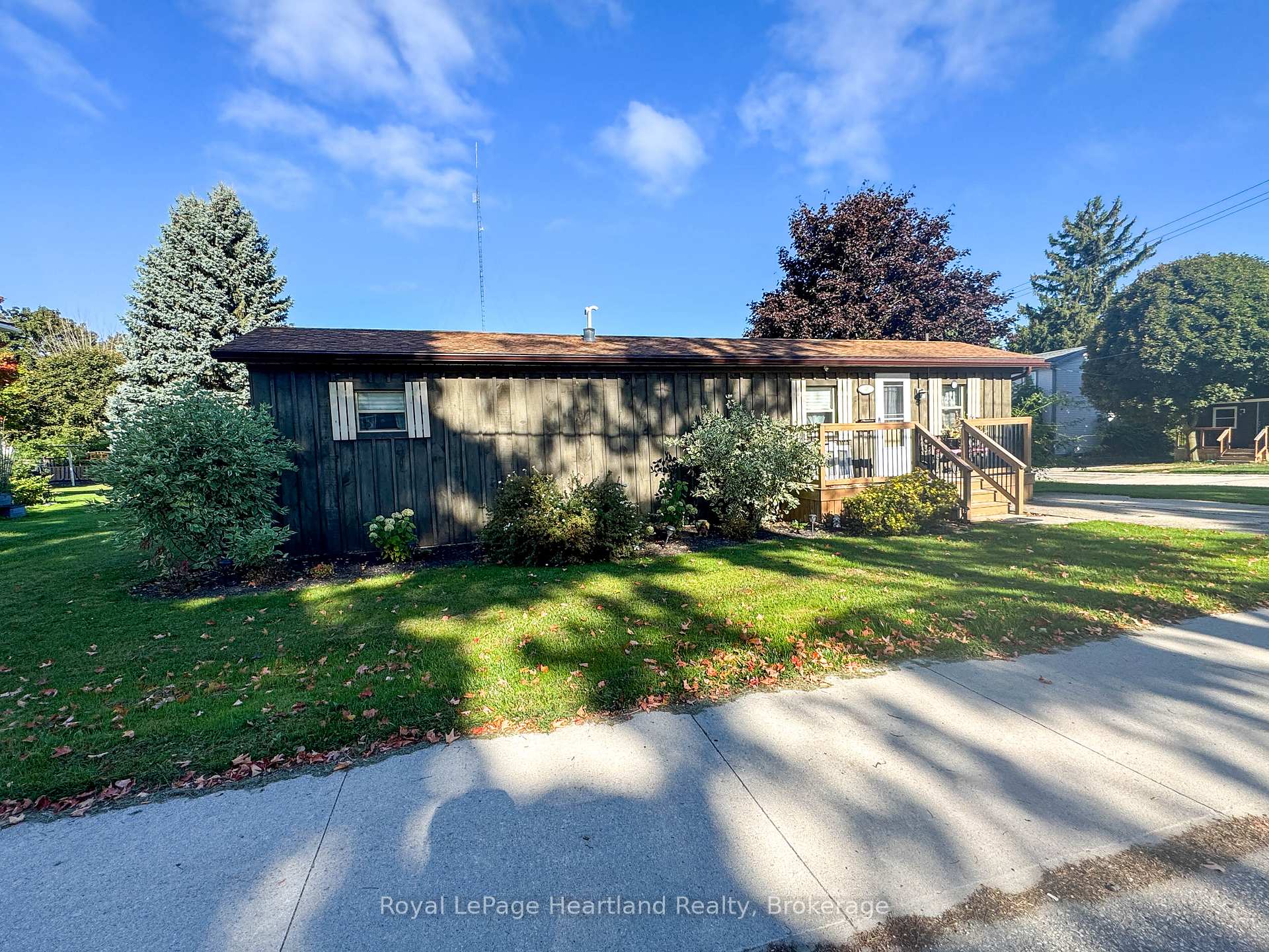 Photo 1 of 30 Young Street W, Minto — HOMEH