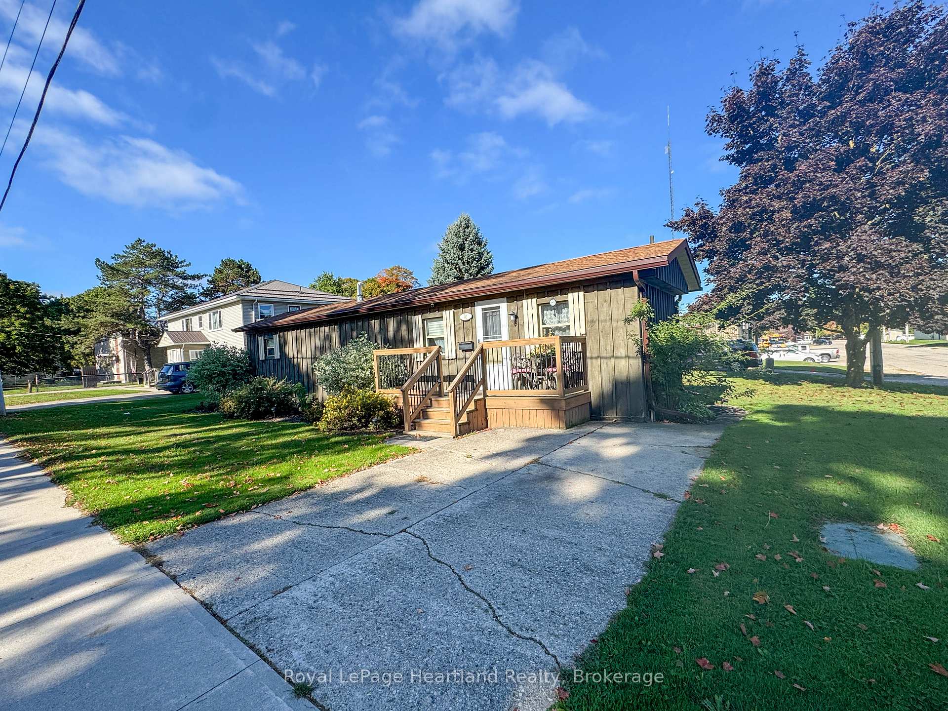 Photo 2 of 30 Young Street W, Minto — HOMEH