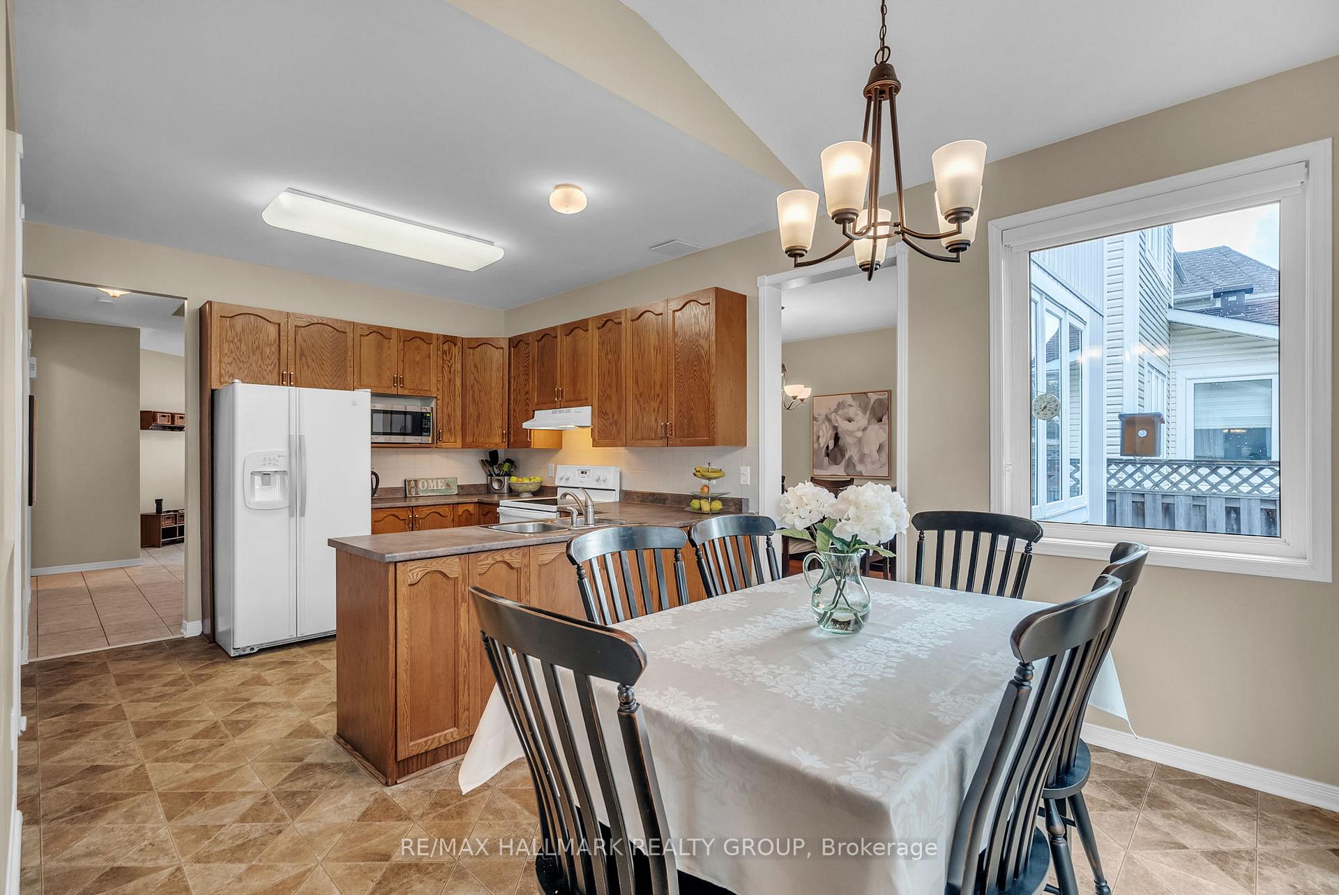 Photo 9 of 70 Insmill Crescent, Ottawa, Kanata - Kanata Lakes/Heritage Hills — HOMEH