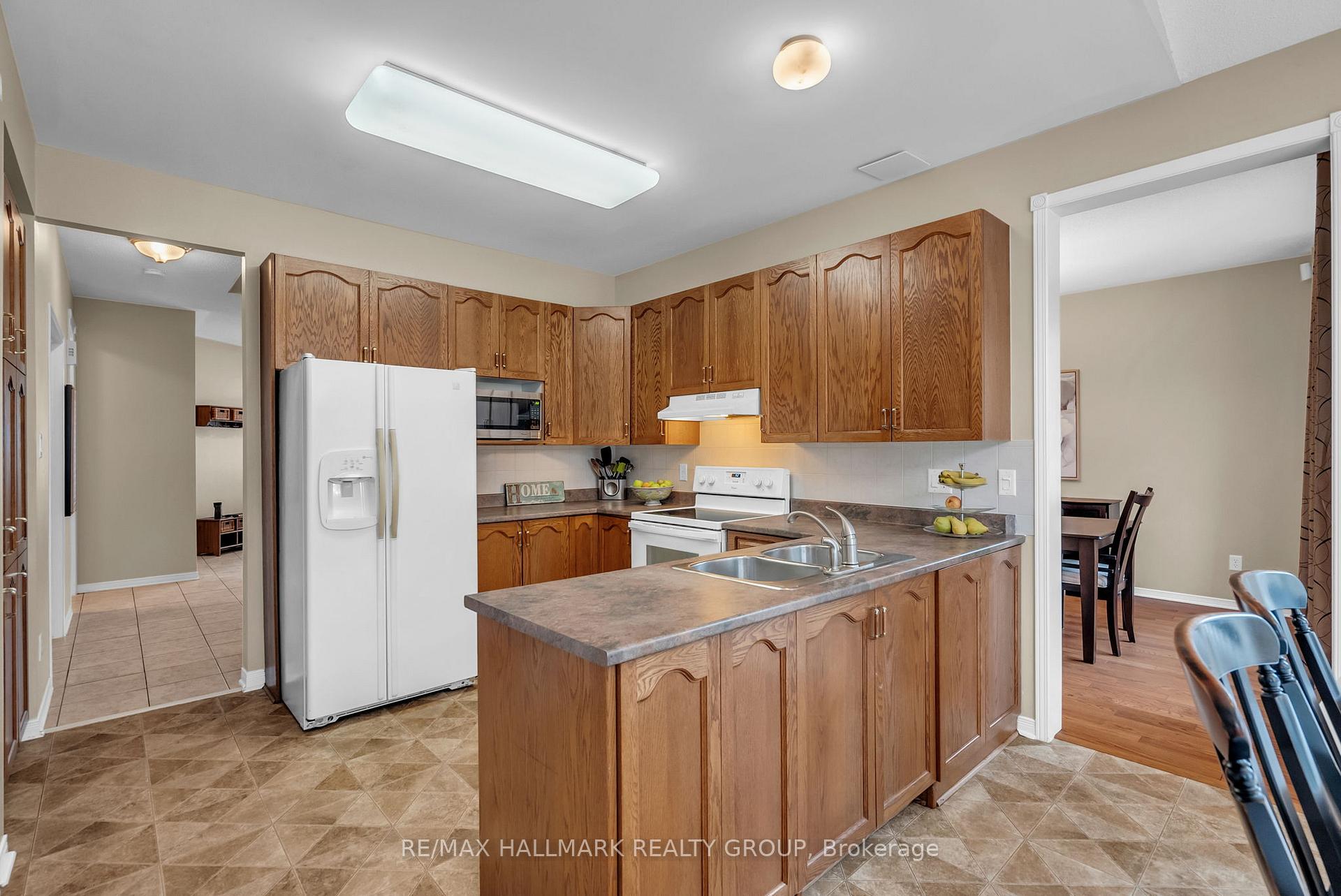 Photo 10 of 70 Insmill Crescent, Ottawa, Kanata - Kanata Lakes/Heritage Hills — HOMEH
