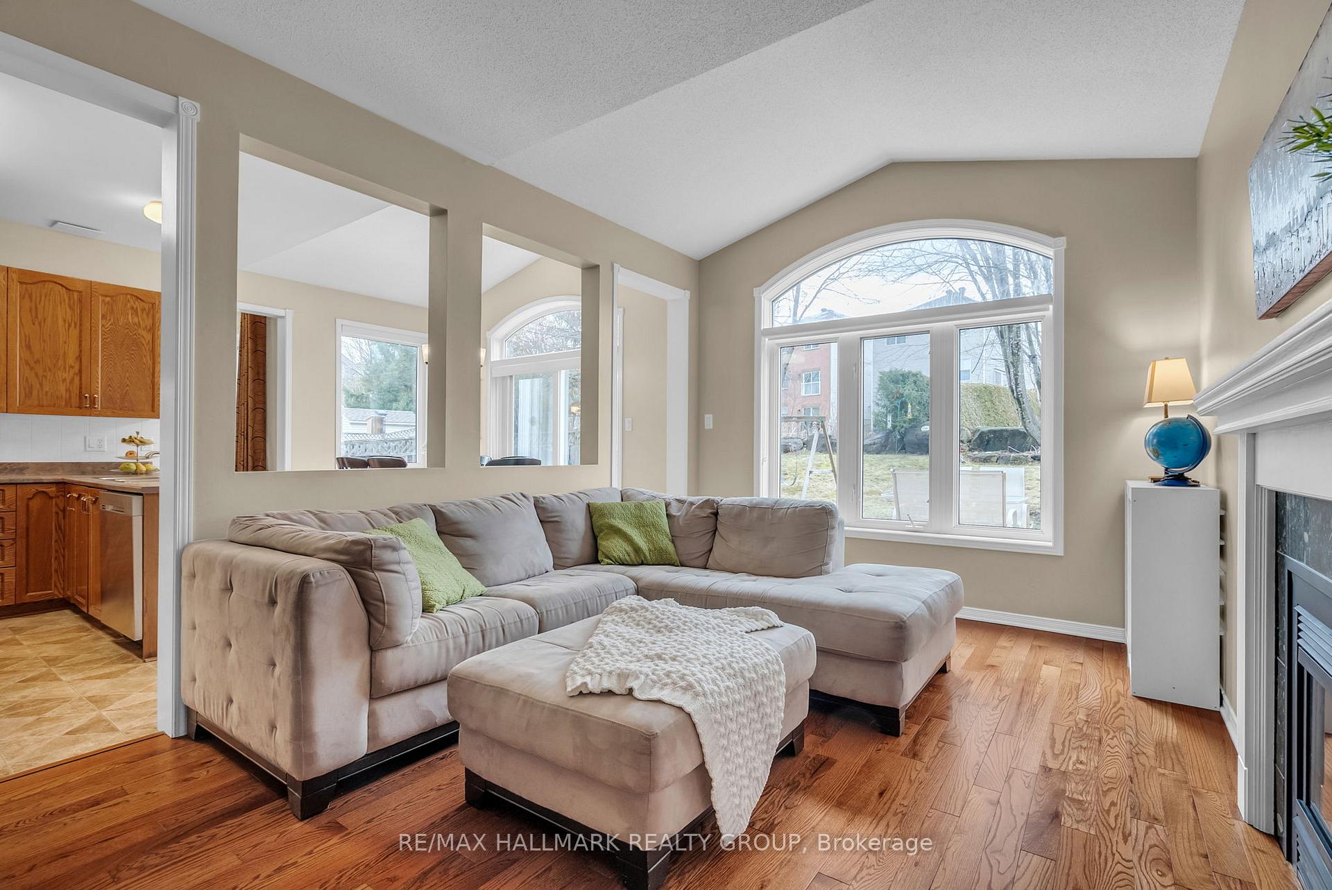 Photo 12 of 70 Insmill Crescent, Ottawa, Kanata - Kanata Lakes/Heritage Hills — HOMEH