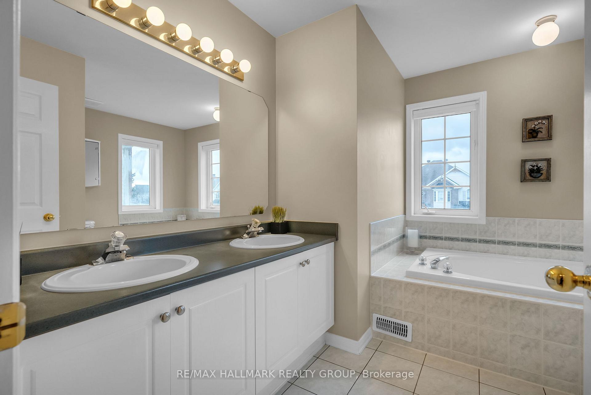 Photo 20 of 70 Insmill Crescent, Ottawa, Kanata - Kanata Lakes/Heritage Hills — HOMEH