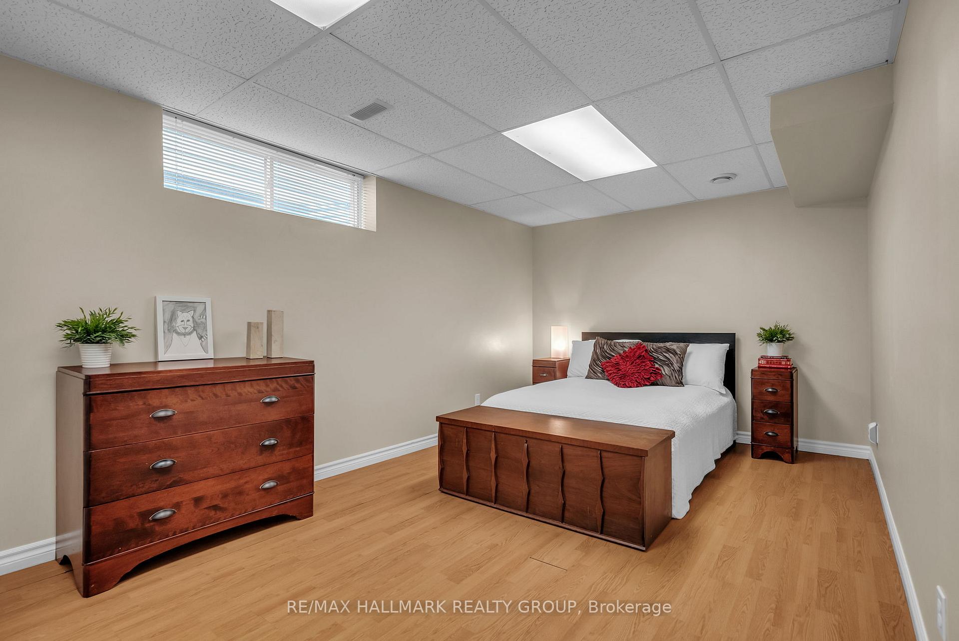 Photo 32 of 70 Insmill Crescent, Ottawa, Kanata - Kanata Lakes/Heritage Hills — HOMEH