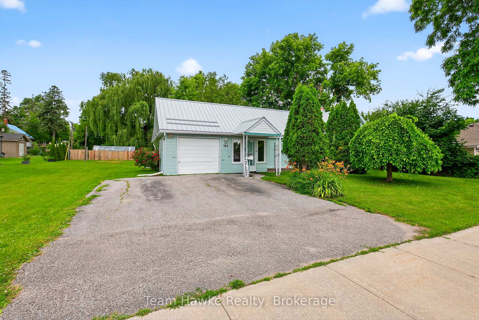 Photo 3 of 266 Barnett Avenue, Midland — HOMEH