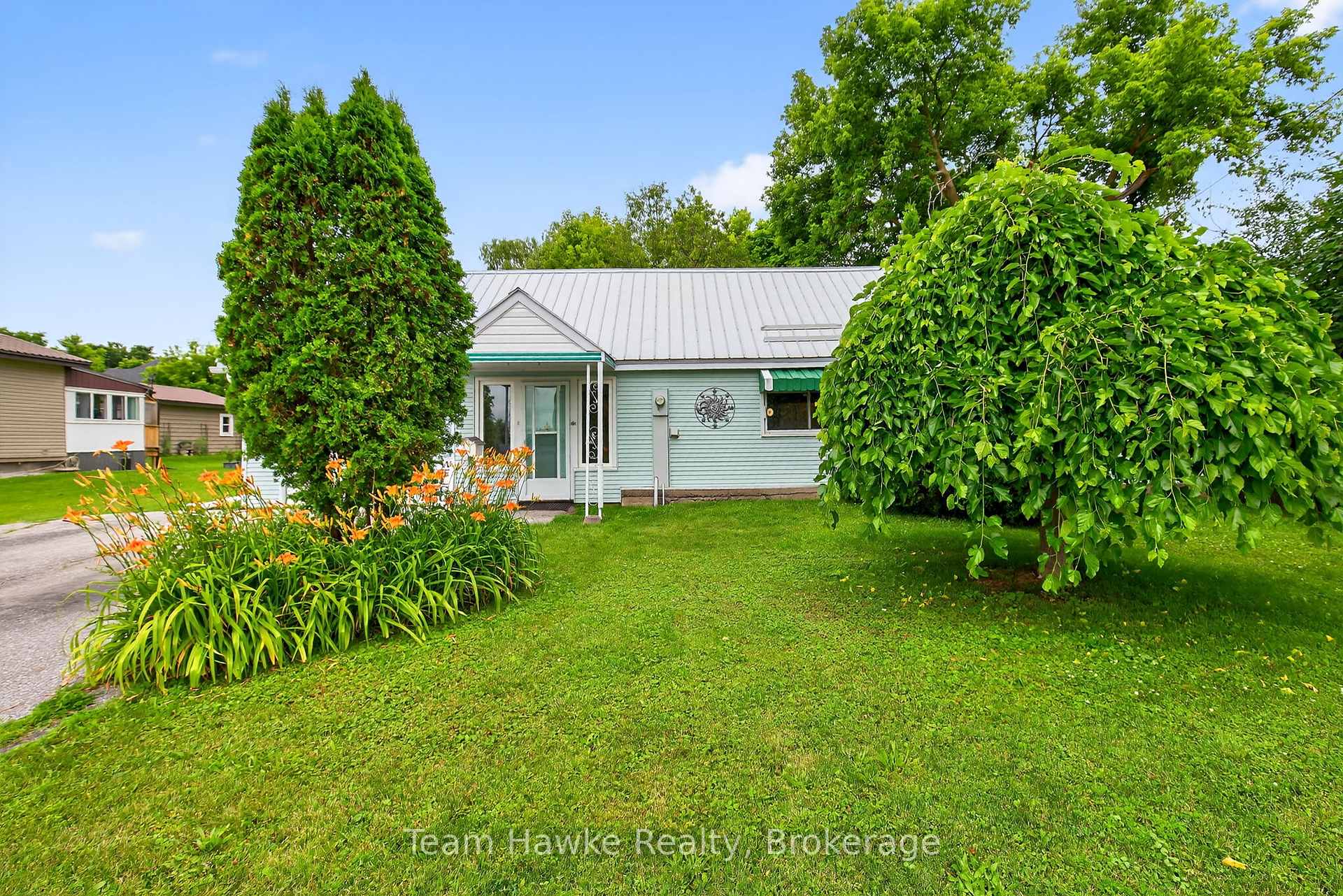 Photo 4 of 266 Barnett Avenue, Midland — HOMEH