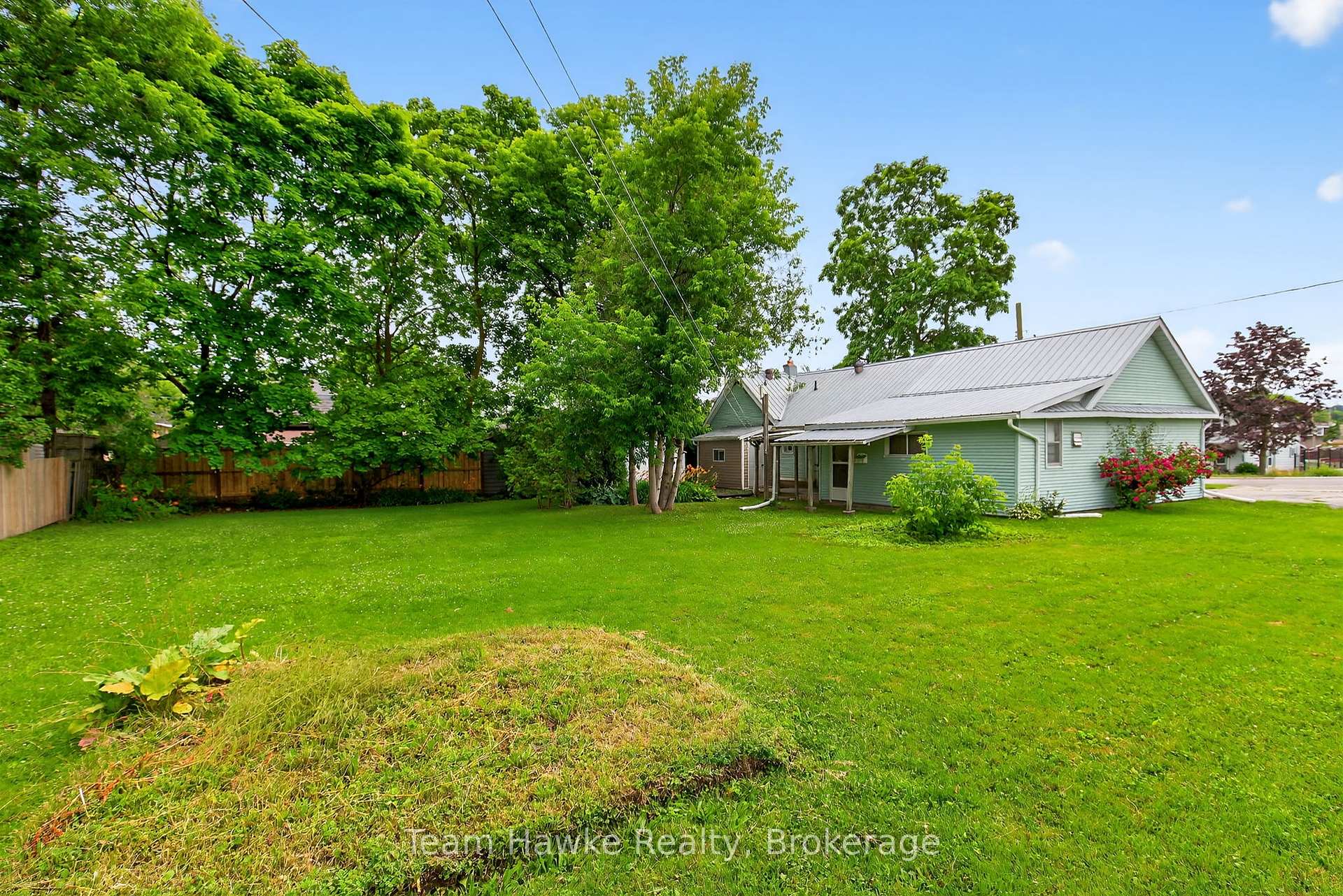 Photo 21 of 266 Barnett Avenue, Midland — HOMEH