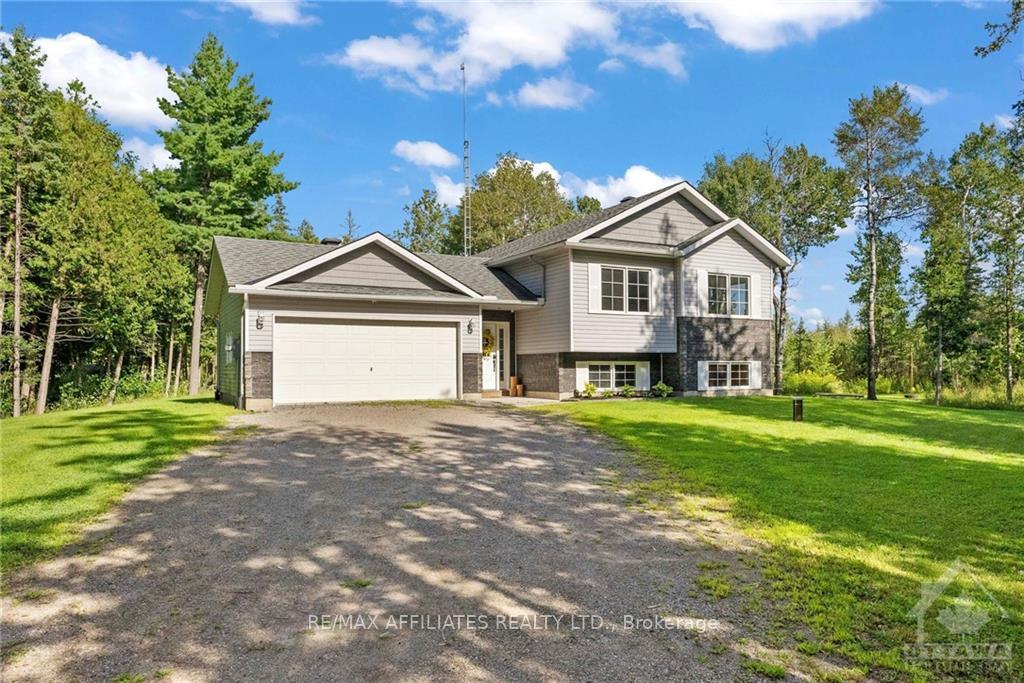 Front of 883 Pinery Road