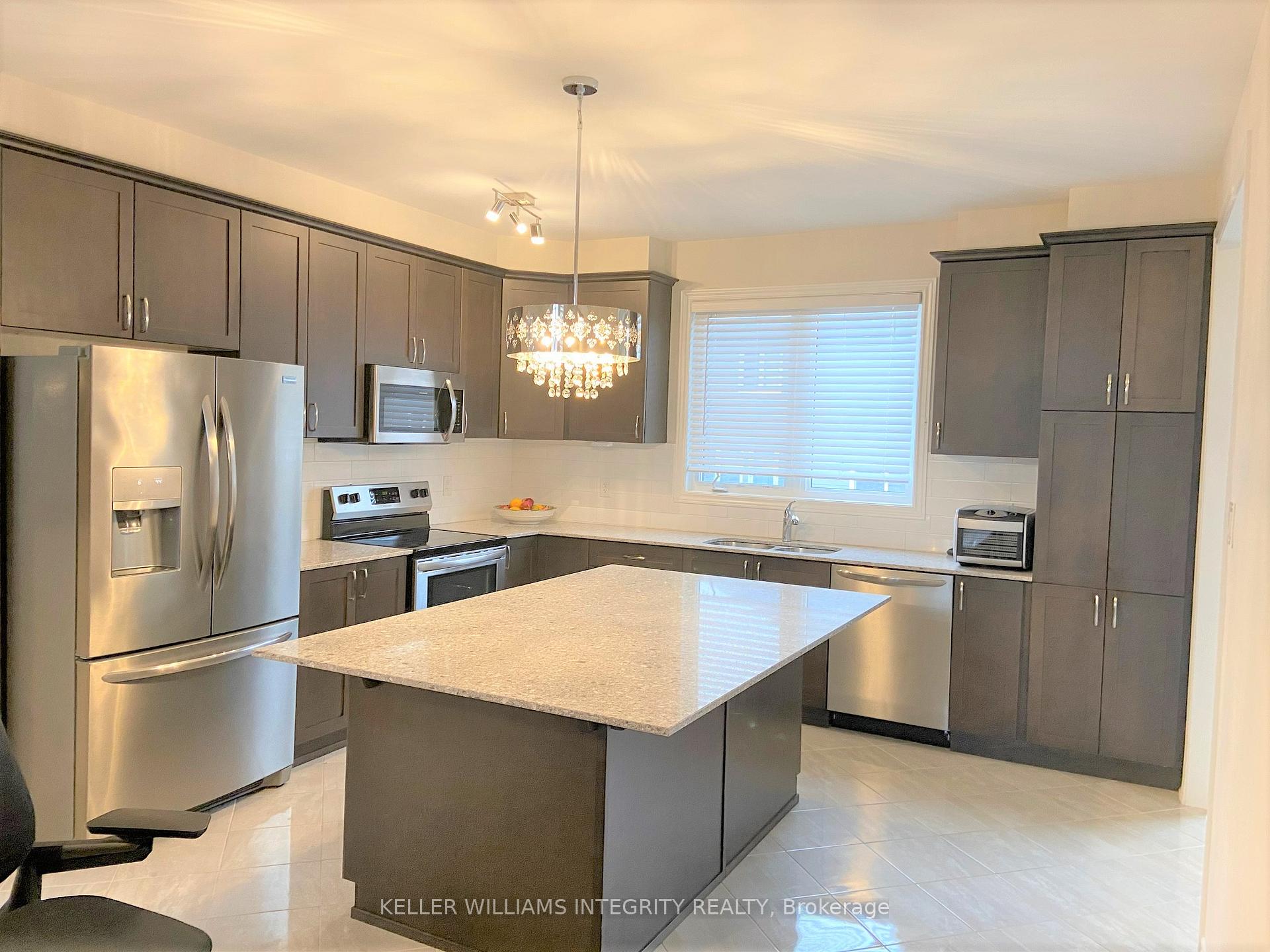 Photo 6 of 351 Rouncey Road, Ottawa, Kanata - Emerald Meadows/Trailwest — HOMEH