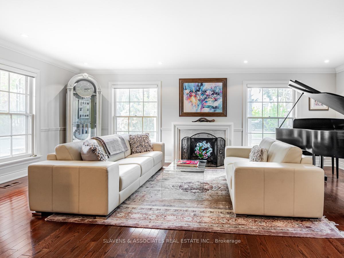 Photo 3 of 18 Hammok Crescent, Markham, Bayview Glen — HOMEH