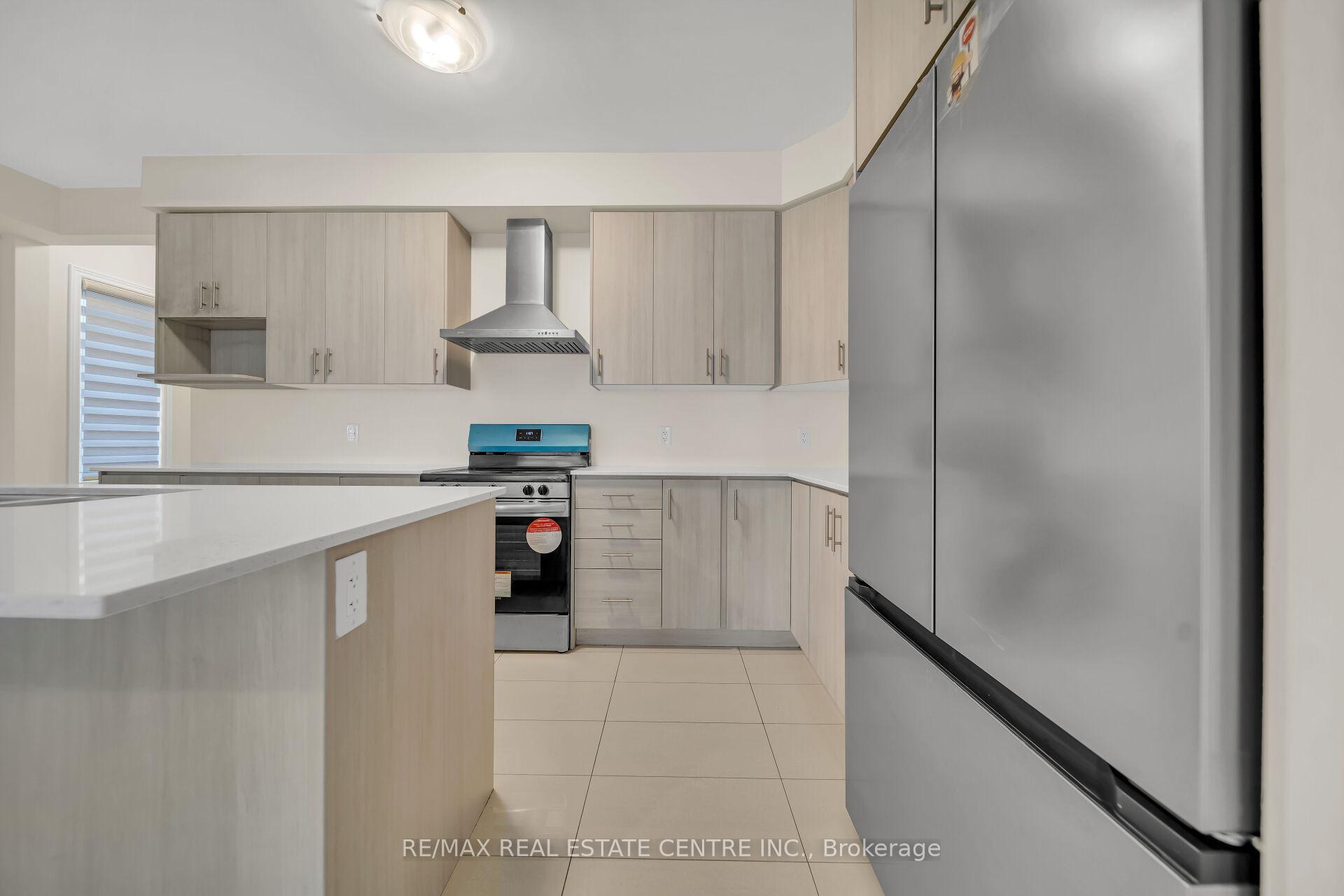 Photo 12 of 200 Broadacre Drive, Kitchener — HOMEH