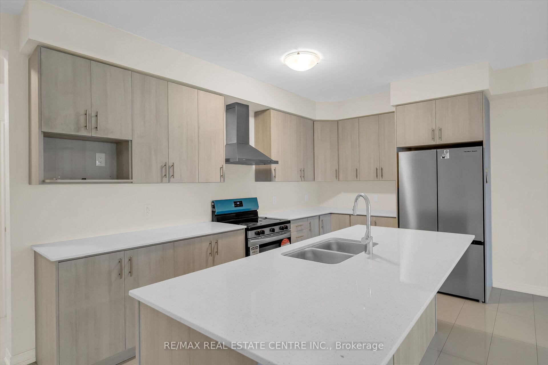 Photo 15 of 200 Broadacre Drive, Kitchener — HOMEH