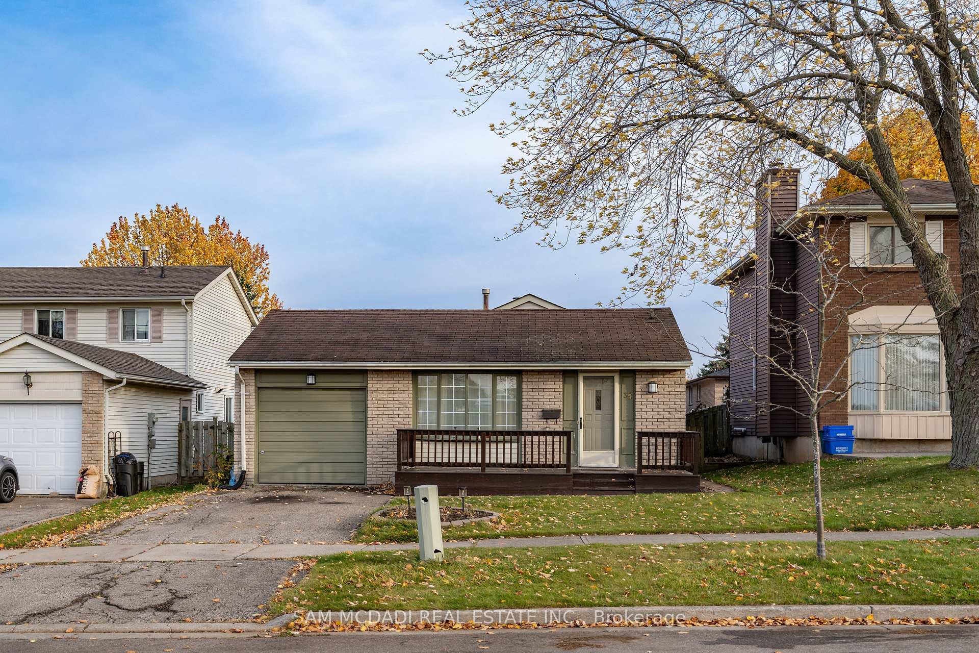 Front of 35 Parkland Crescent