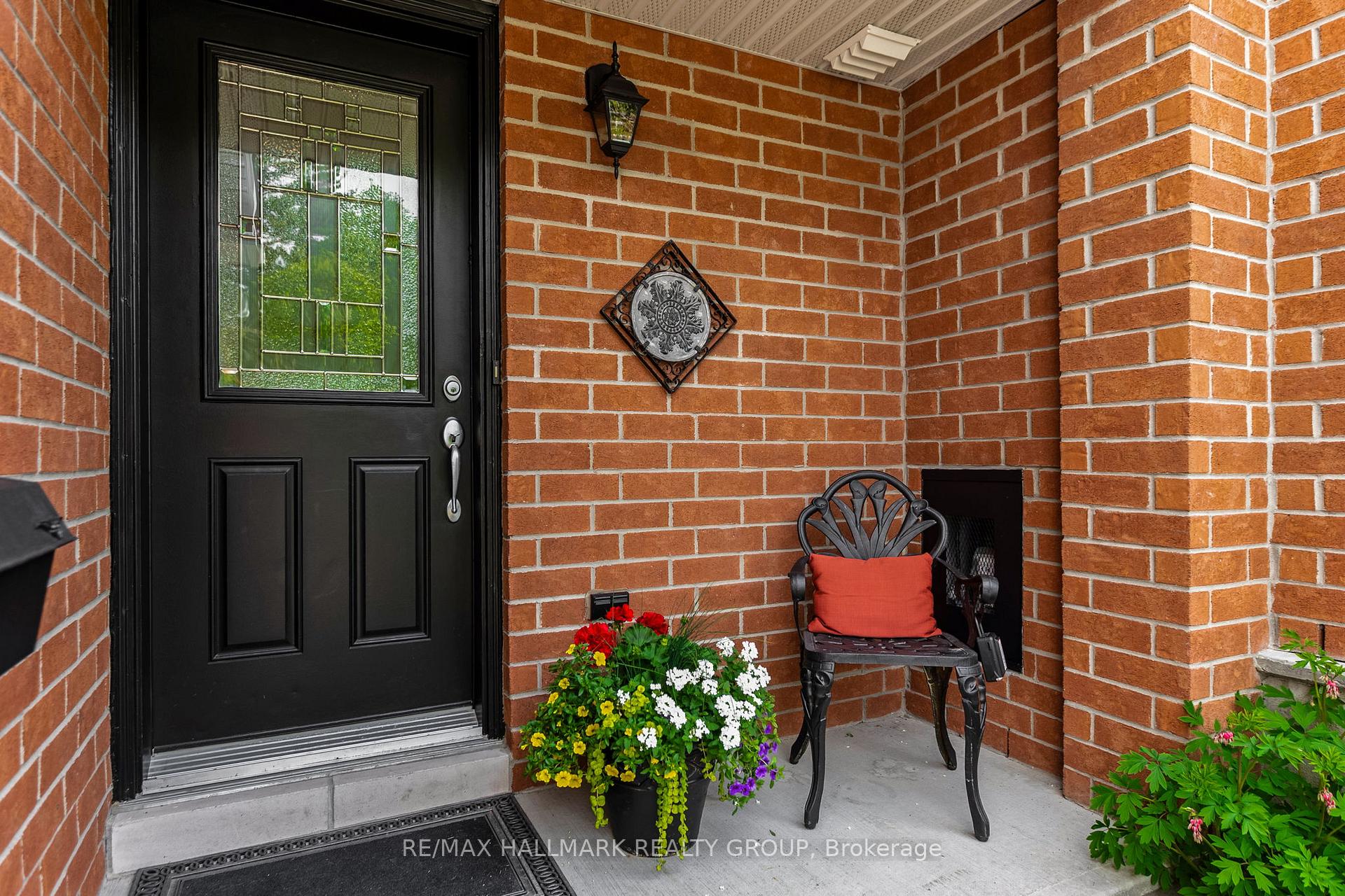 Photo 3 of 59 Brady Avenue, Ottawa, Kanata - Morgan's Grant/South March — HOMEH