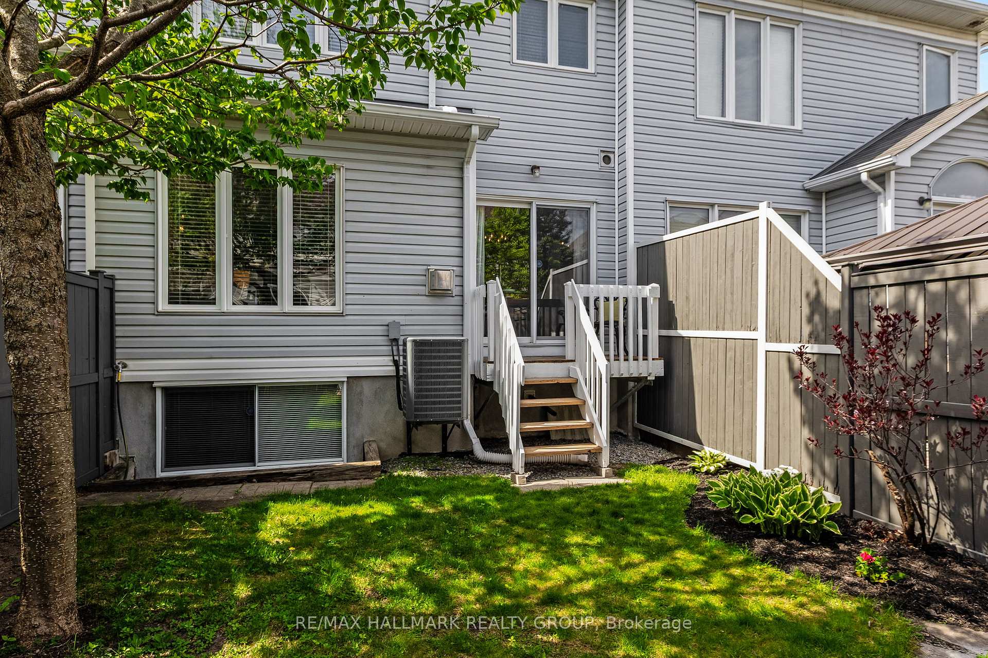 Photo 32 of 59 Brady Avenue, Ottawa, Kanata - Morgan's Grant/South March — HOMEH