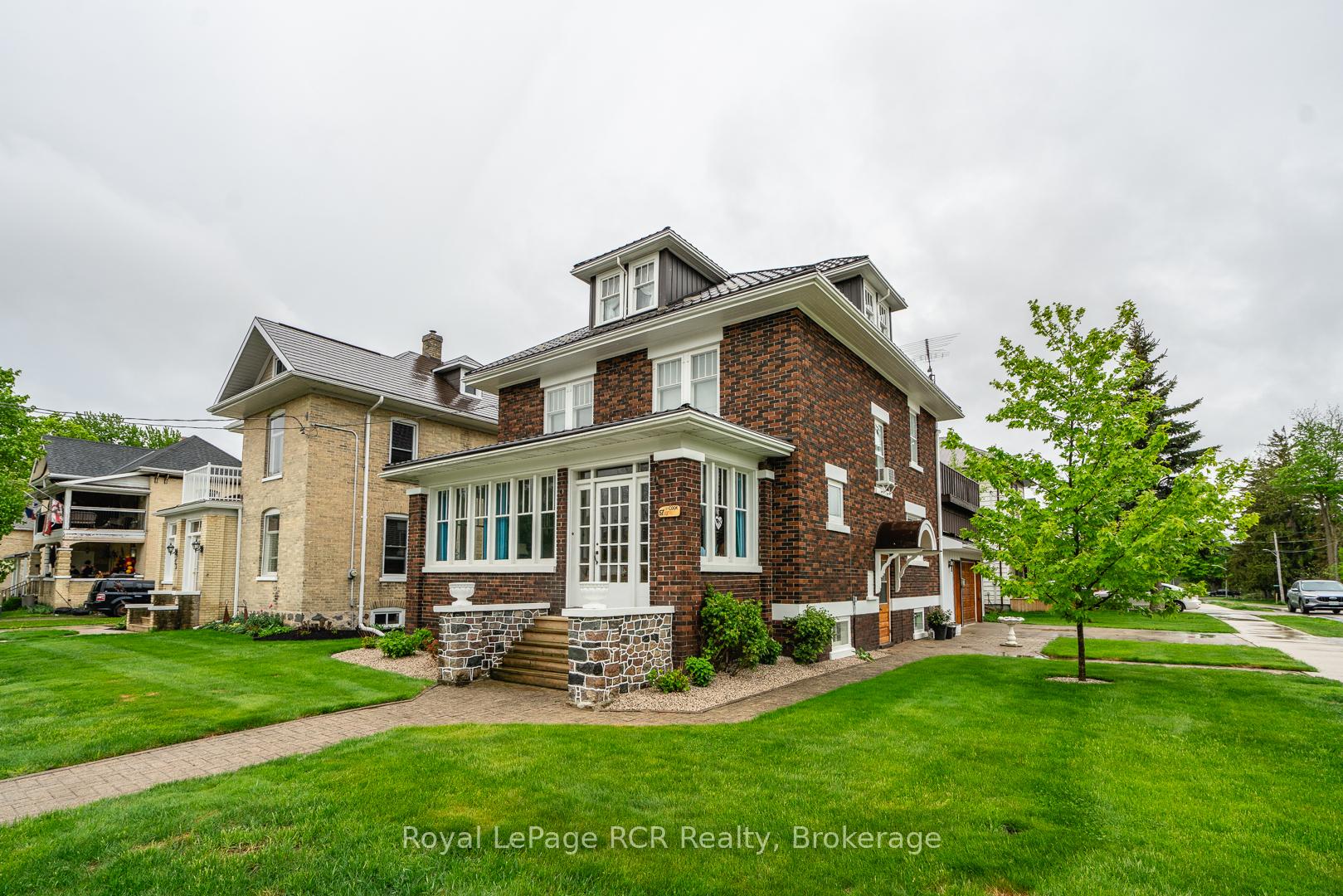 Front of 57 Elora Street N
