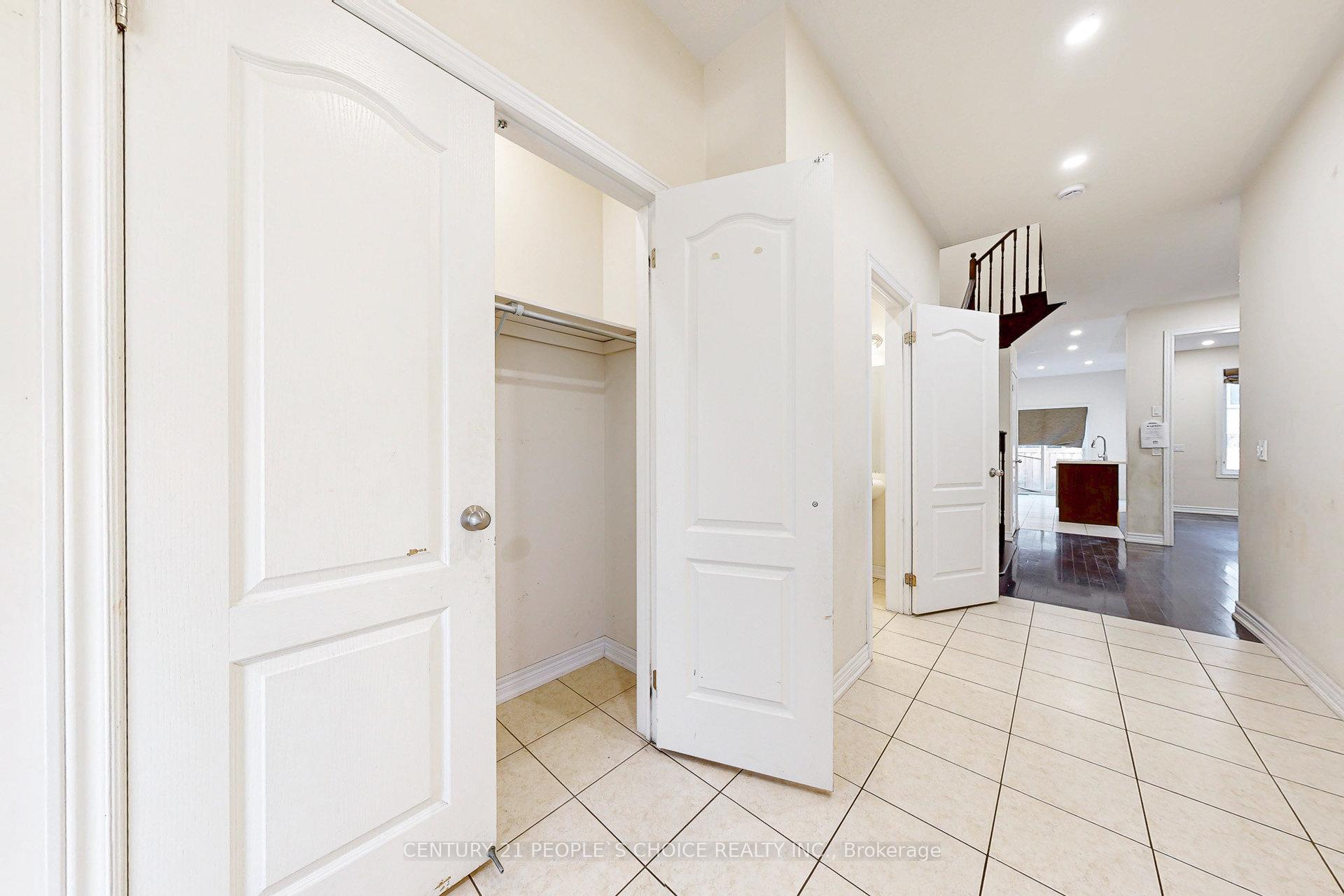 Photo 8 of 825 Miltonbrook Crescent, Milton, Willmott — HOMEH