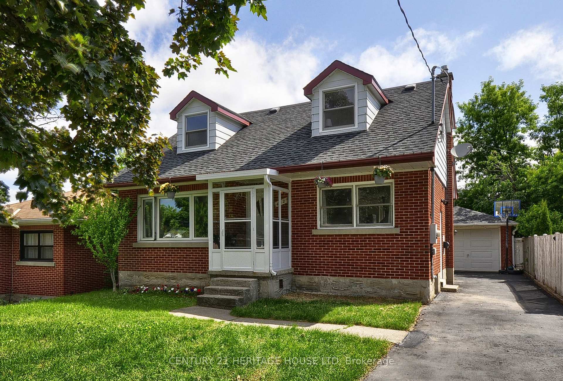 Front of 442 Highland Road E