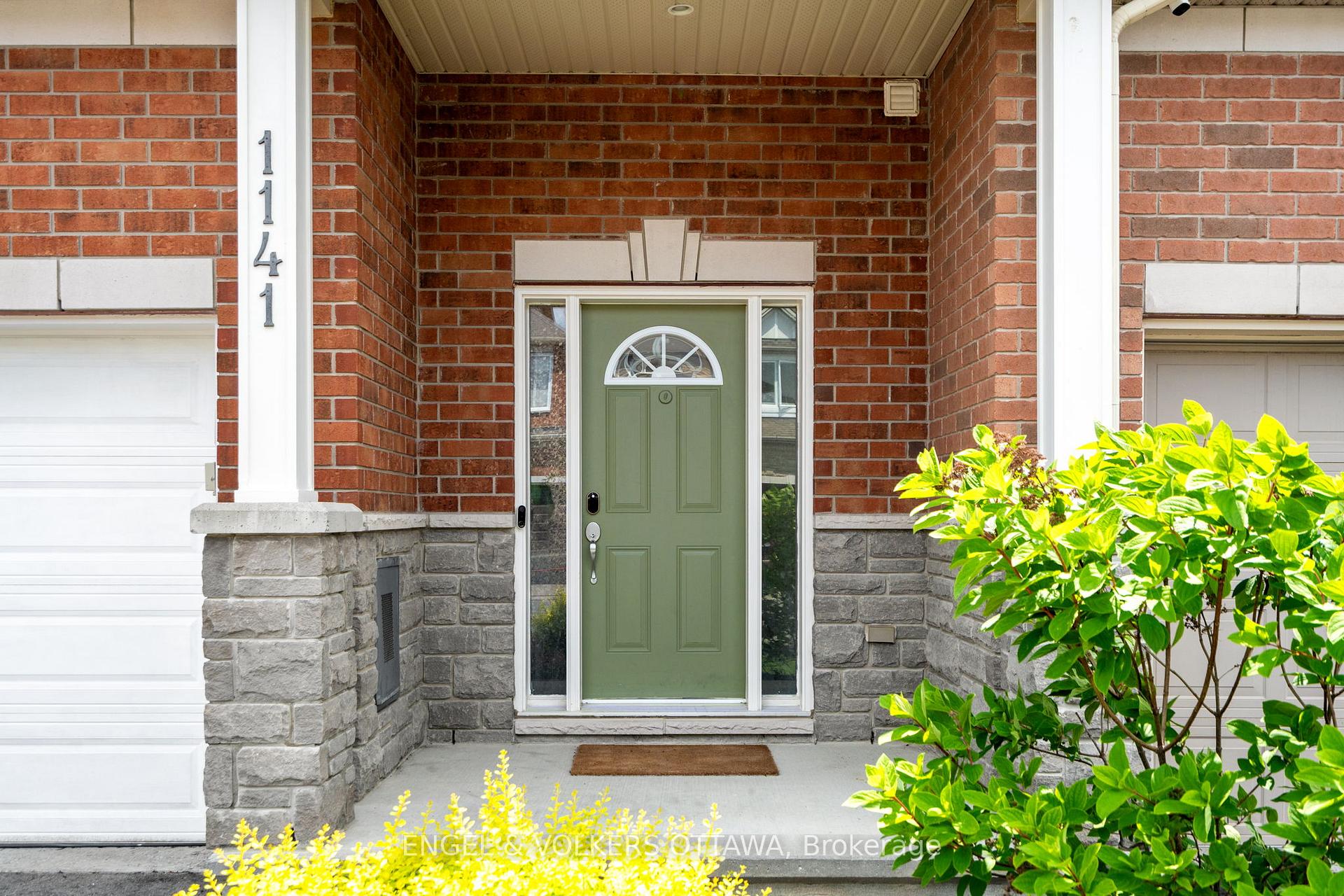 Photo 2 of 1141 Northgraves Crescent, Ottawa, Kanata - Emerald Meadows/Trailwest — HOMEH