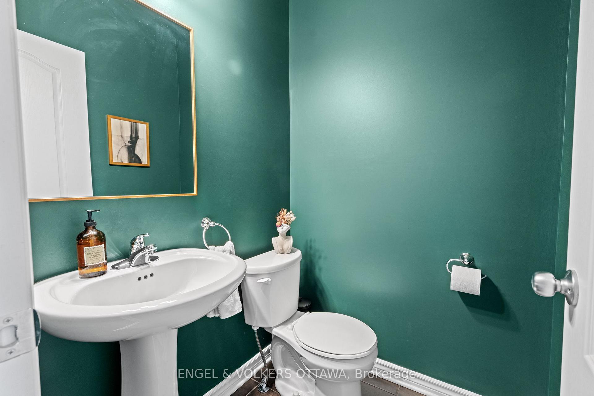 Photo 4 of 1141 Northgraves Crescent, Ottawa, Kanata - Emerald Meadows/Trailwest — HOMEH