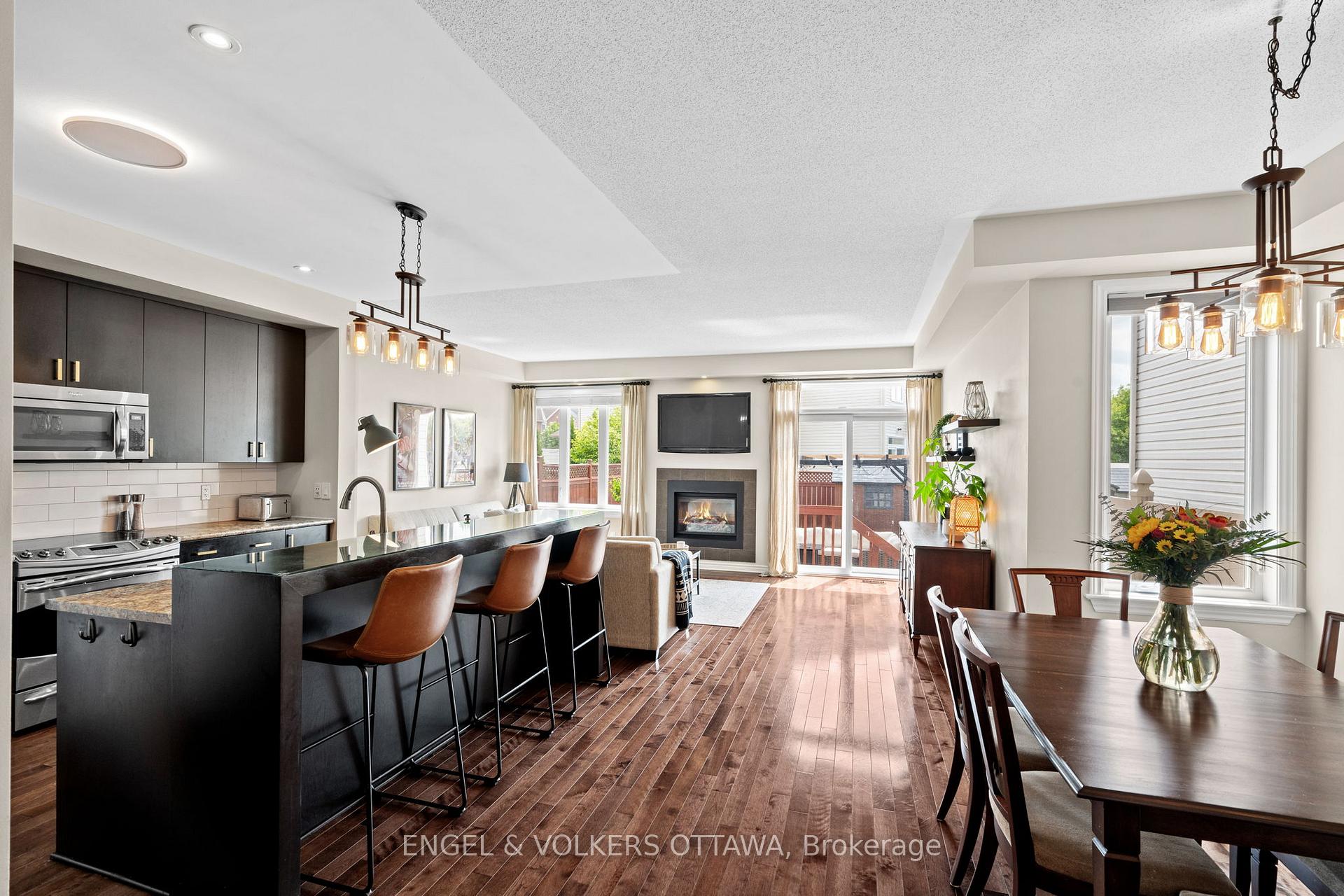 Photo 5 of 1141 Northgraves Crescent, Ottawa, Kanata - Emerald Meadows/Trailwest — HOMEH