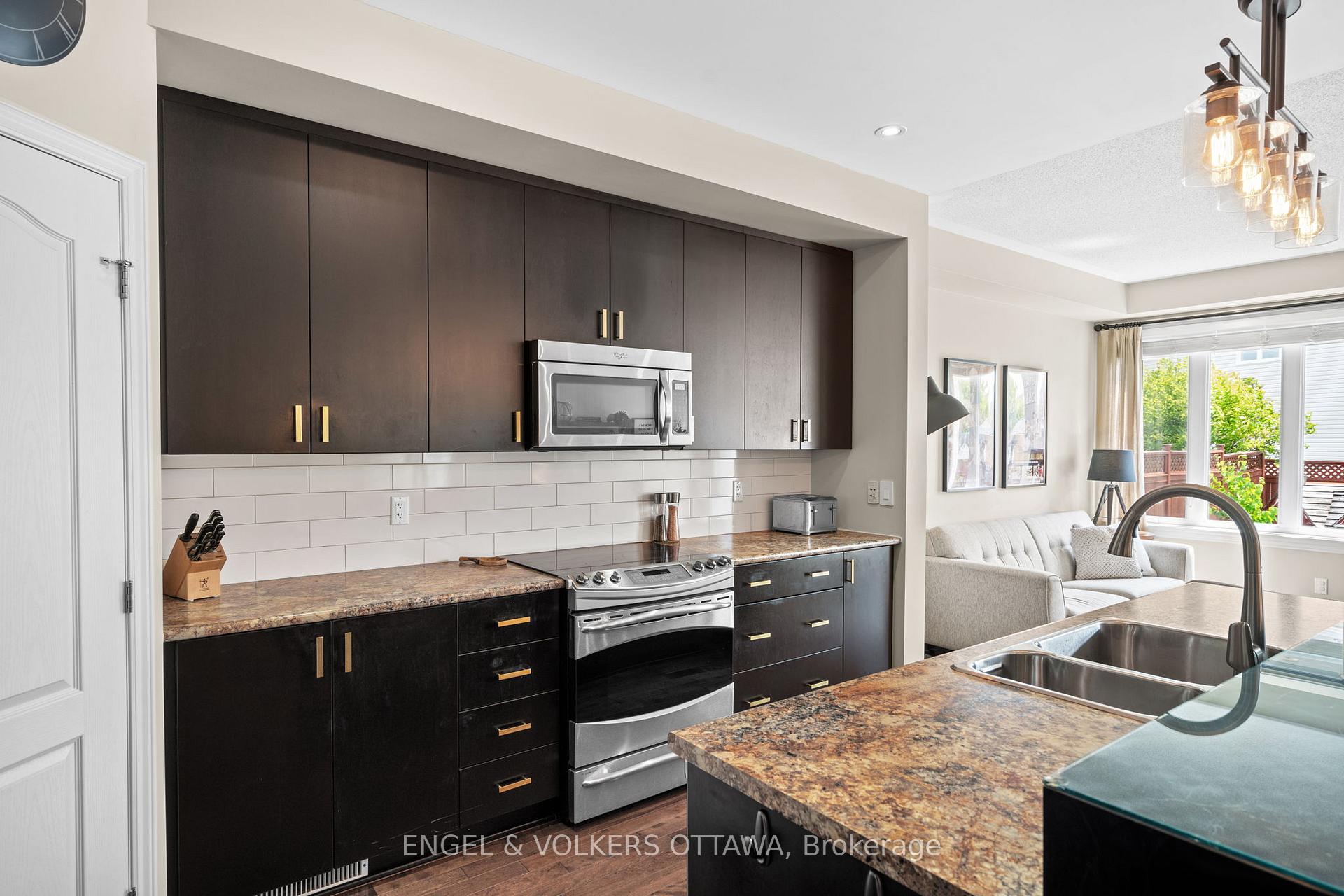 Photo 10 of 1141 Northgraves Crescent, Ottawa, Kanata - Emerald Meadows/Trailwest — HOMEH