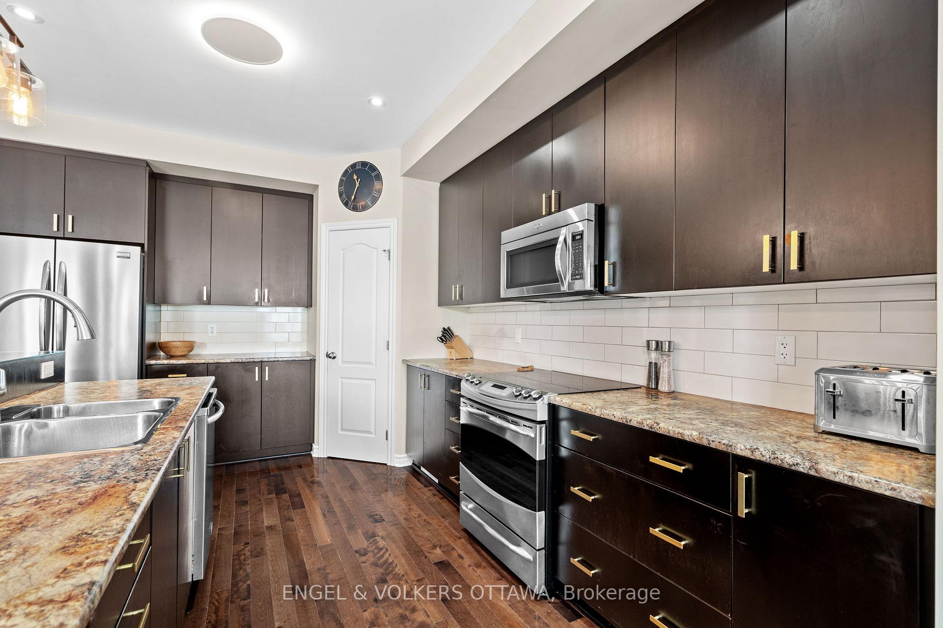 Photo 13 of 1141 Northgraves Crescent, Ottawa, Kanata - Emerald Meadows/Trailwest — HOMEH