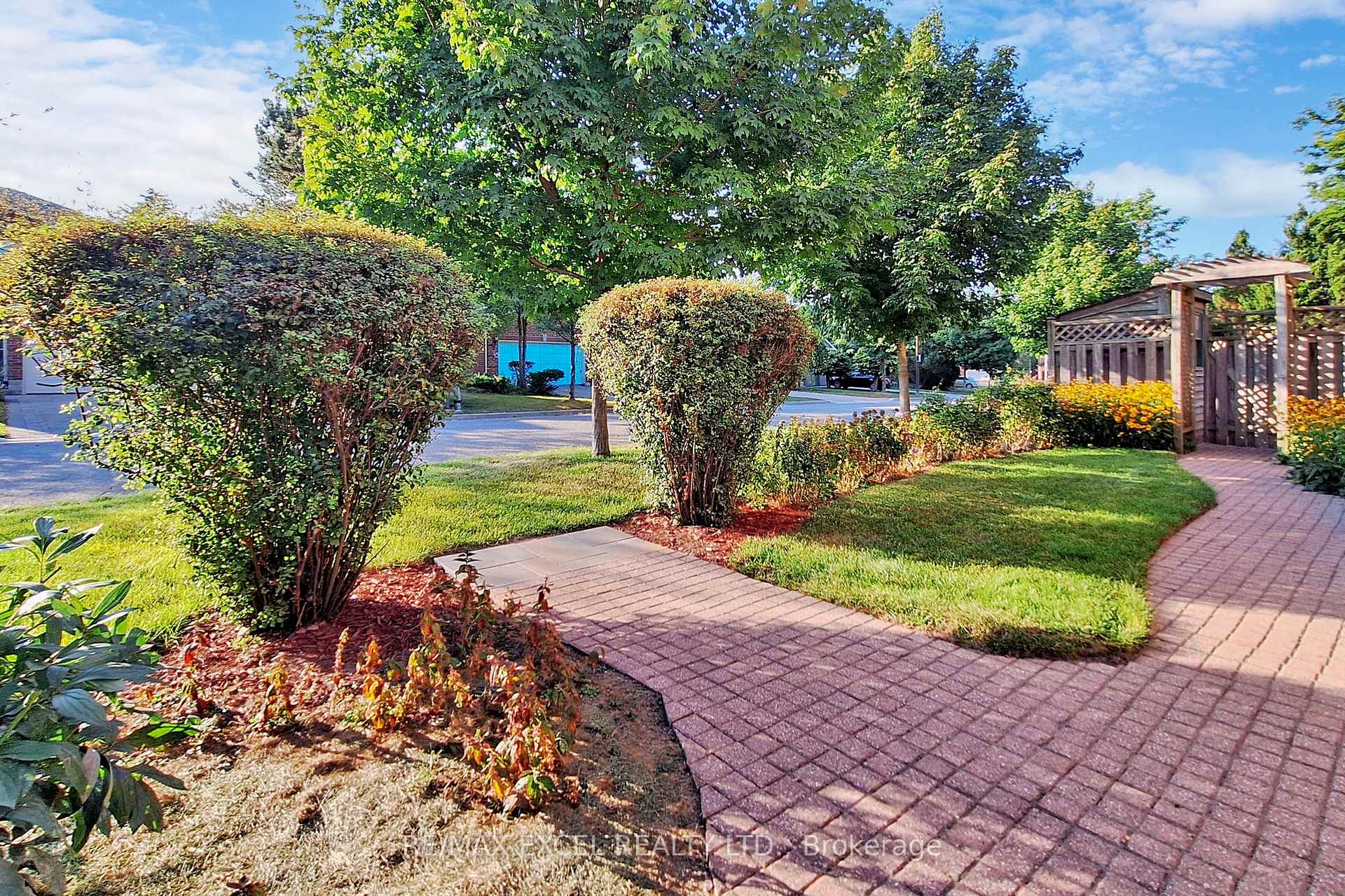 Photo 4 of 69 Nadine Crescent, Markham, Unionville — HOMEH
