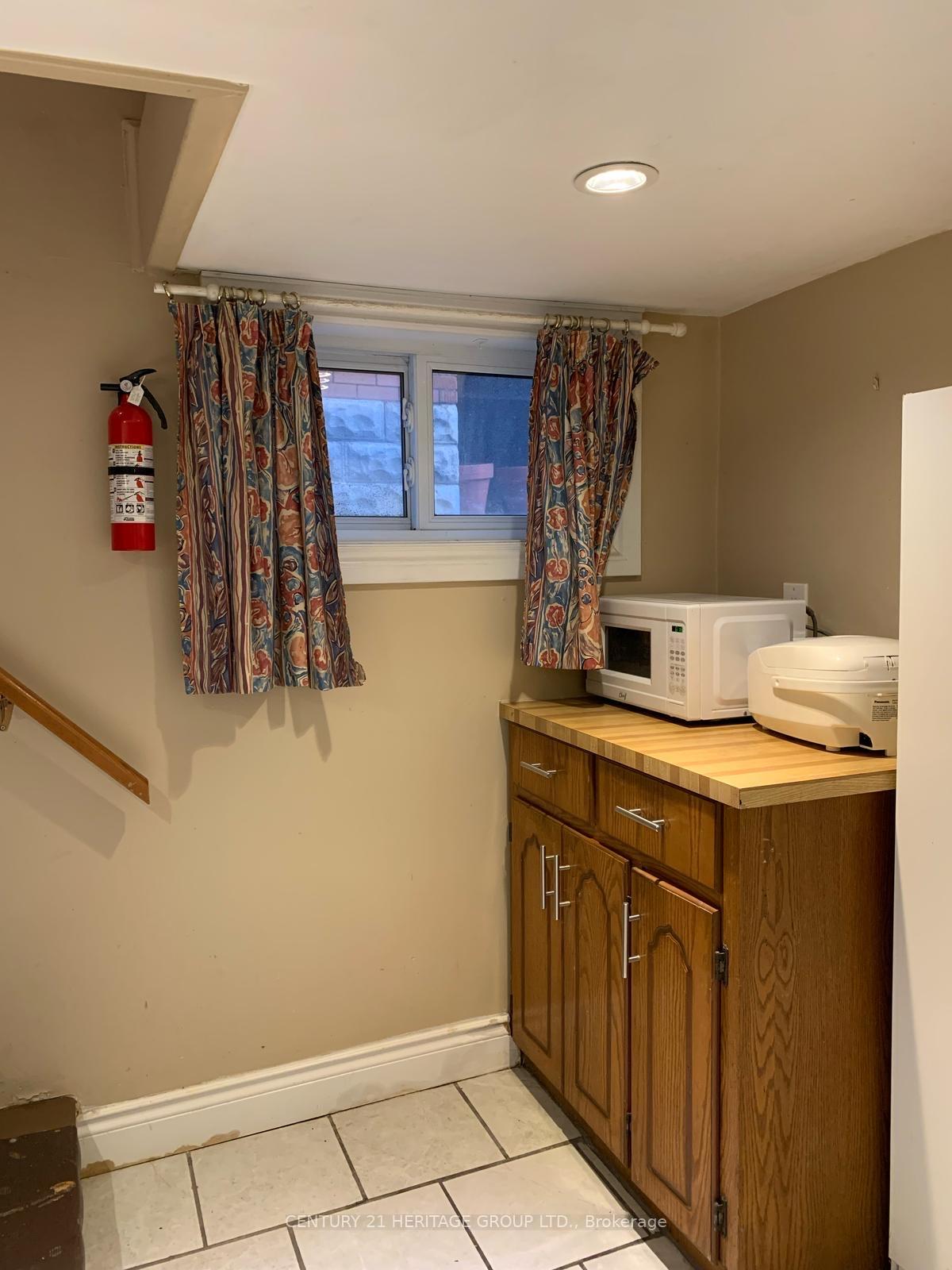 Front of Unit Bsmt, 23 Haddon Avenue N